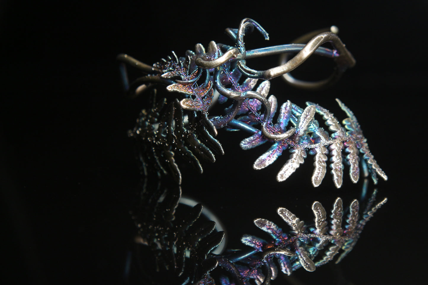 Pulseira com folhas de fetos