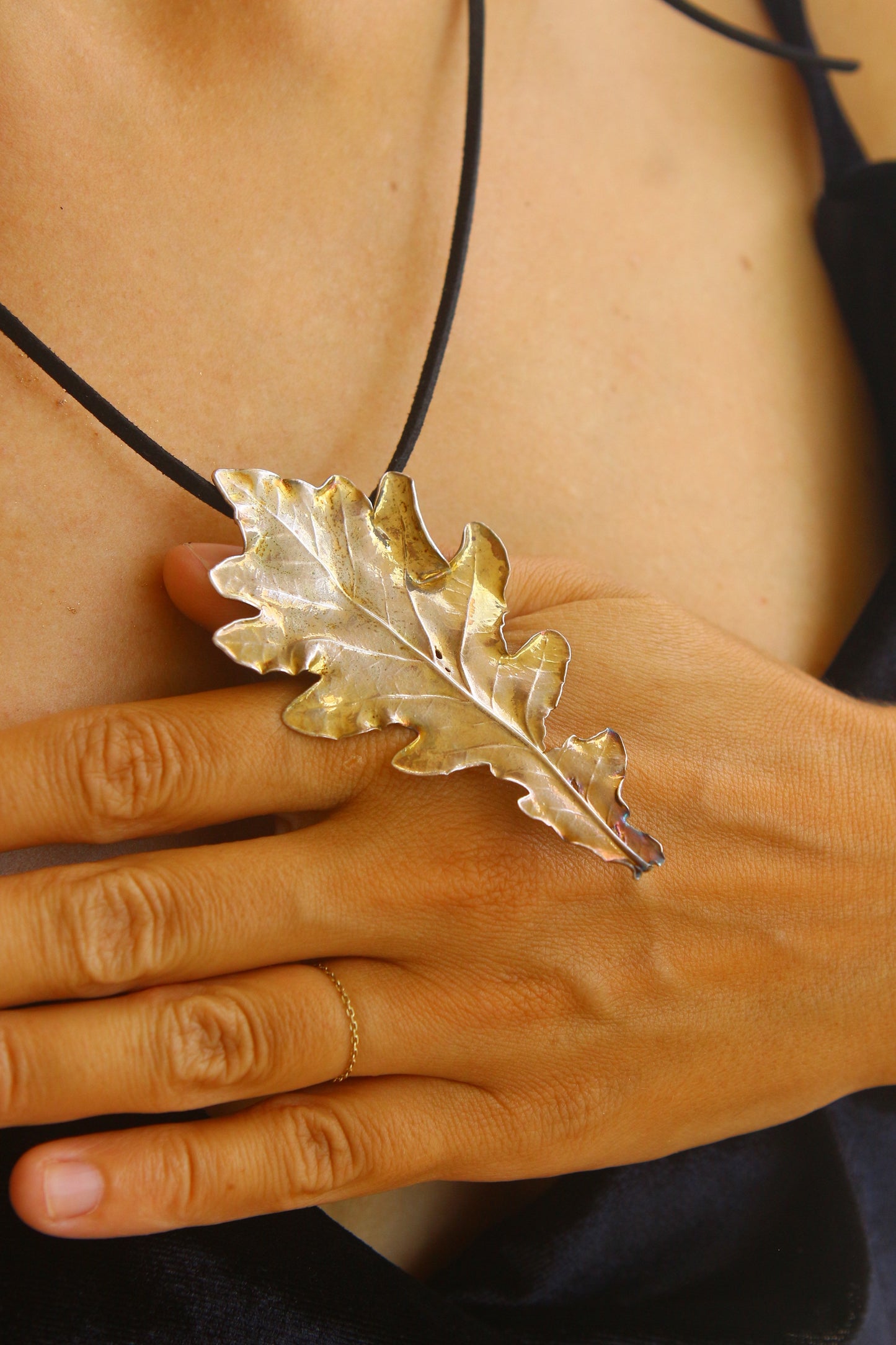 Pendente com folha de carvalho