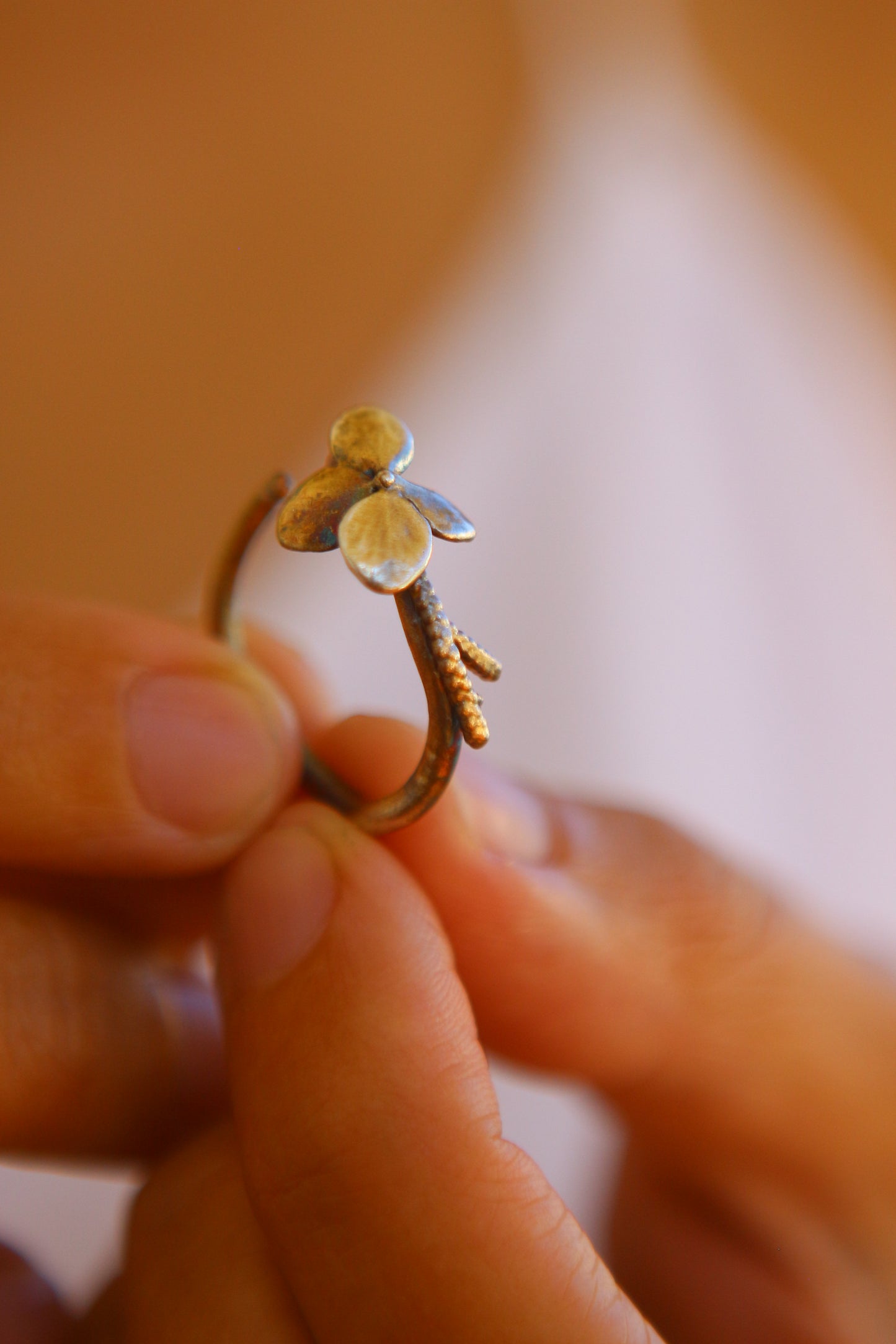 Anel com flor de hortensia