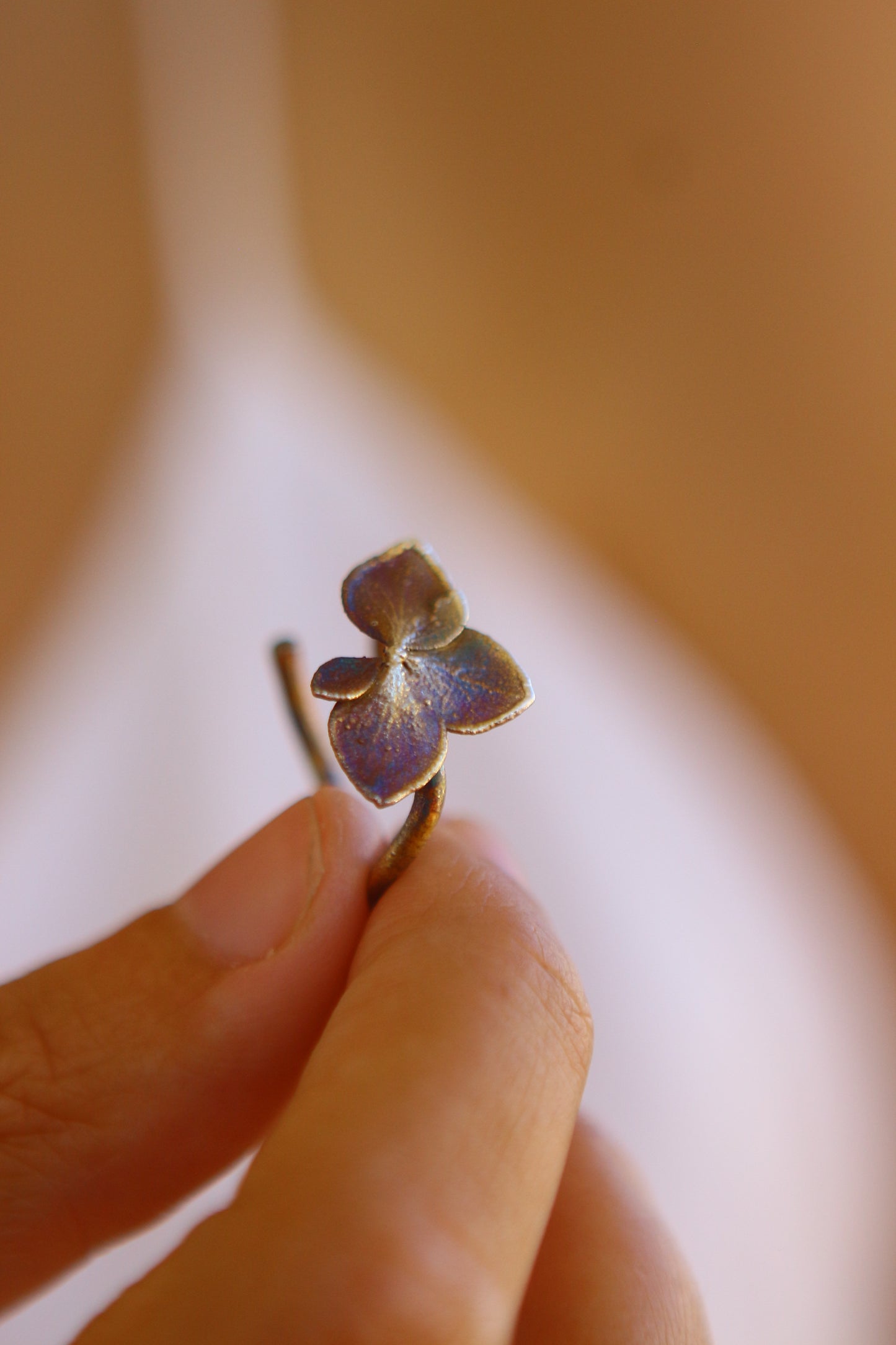Anel com flor de hortensia