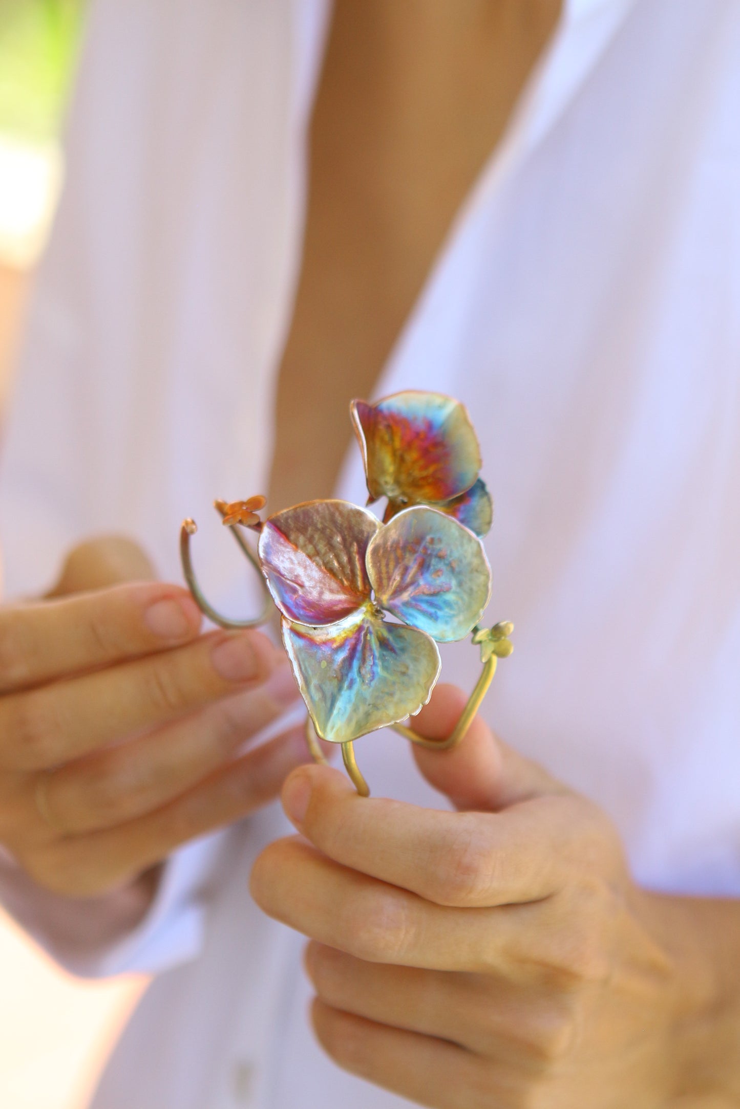 Pulseira com flores de hortensia