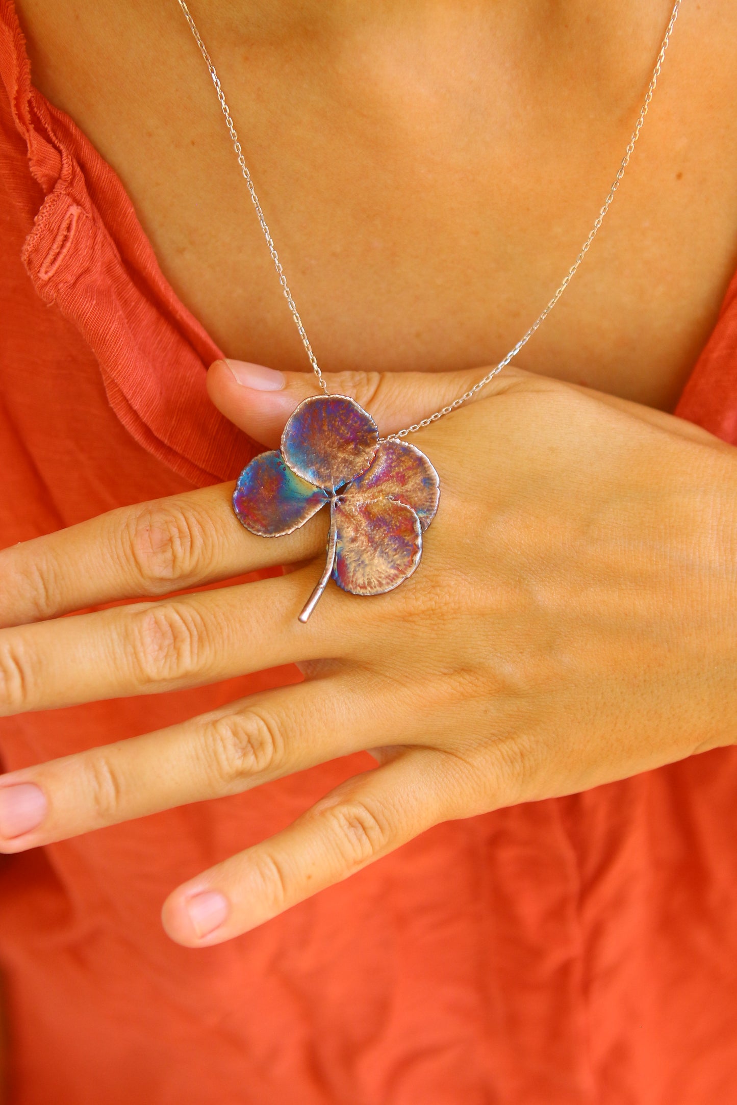 Pendente com folha de trevo de quatro folhas