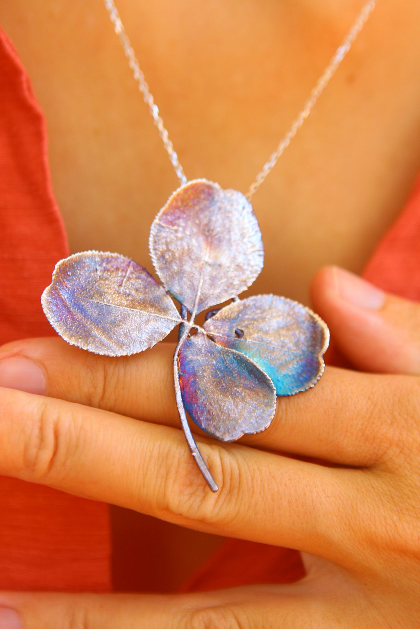 Pendente com folha de trevo de quatro folhas