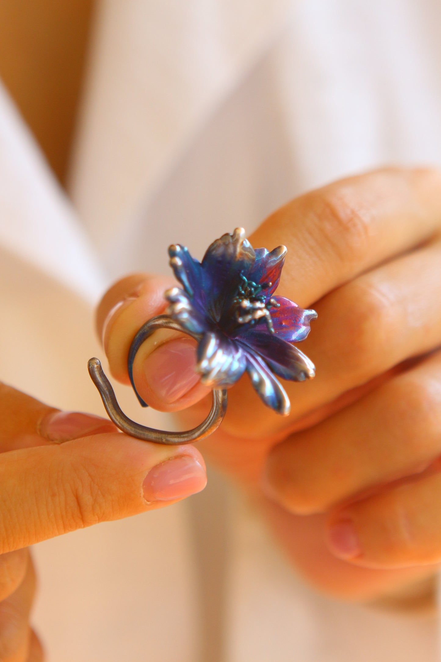 Anel com flor de cosmos