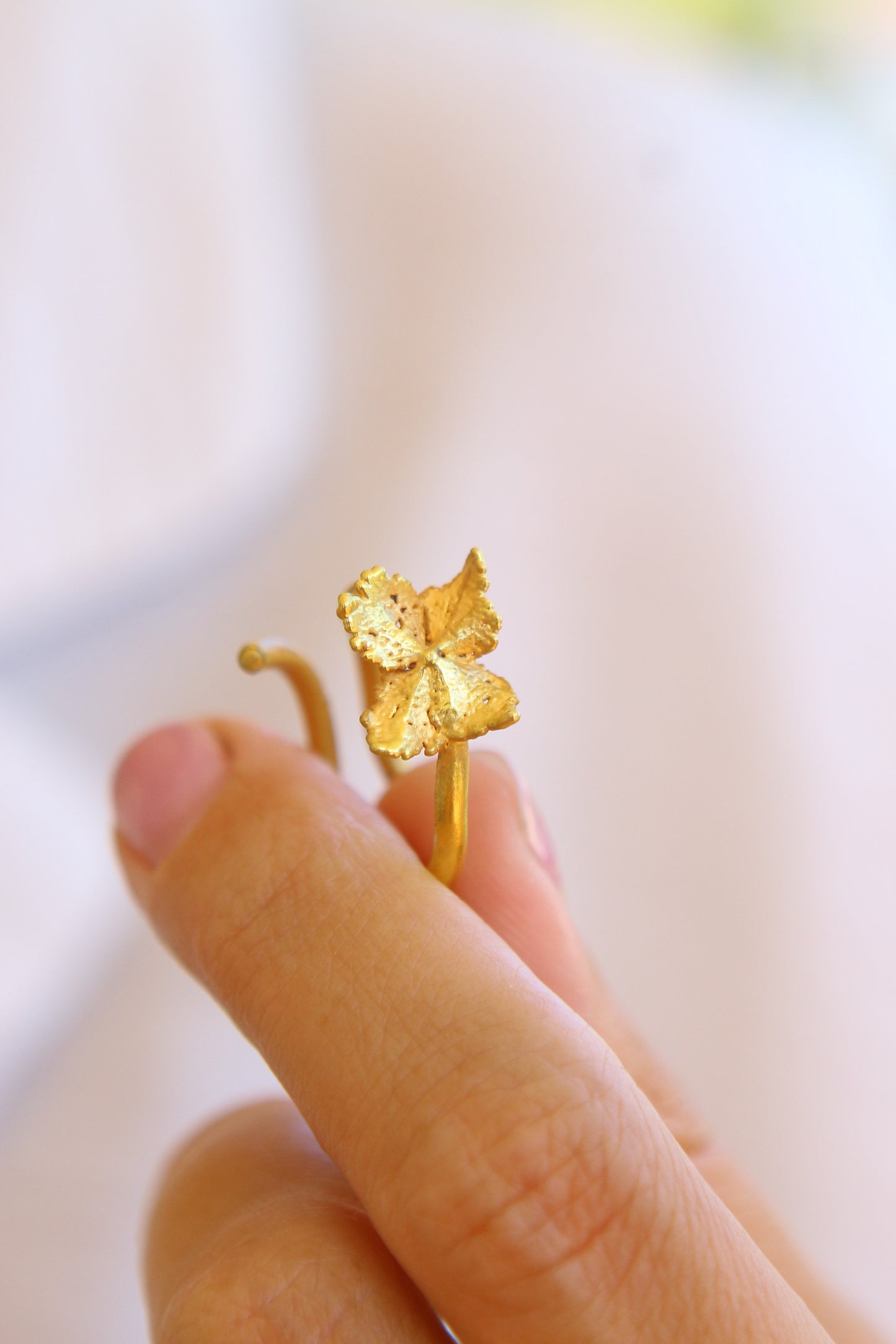 Anel com flor de hortensia