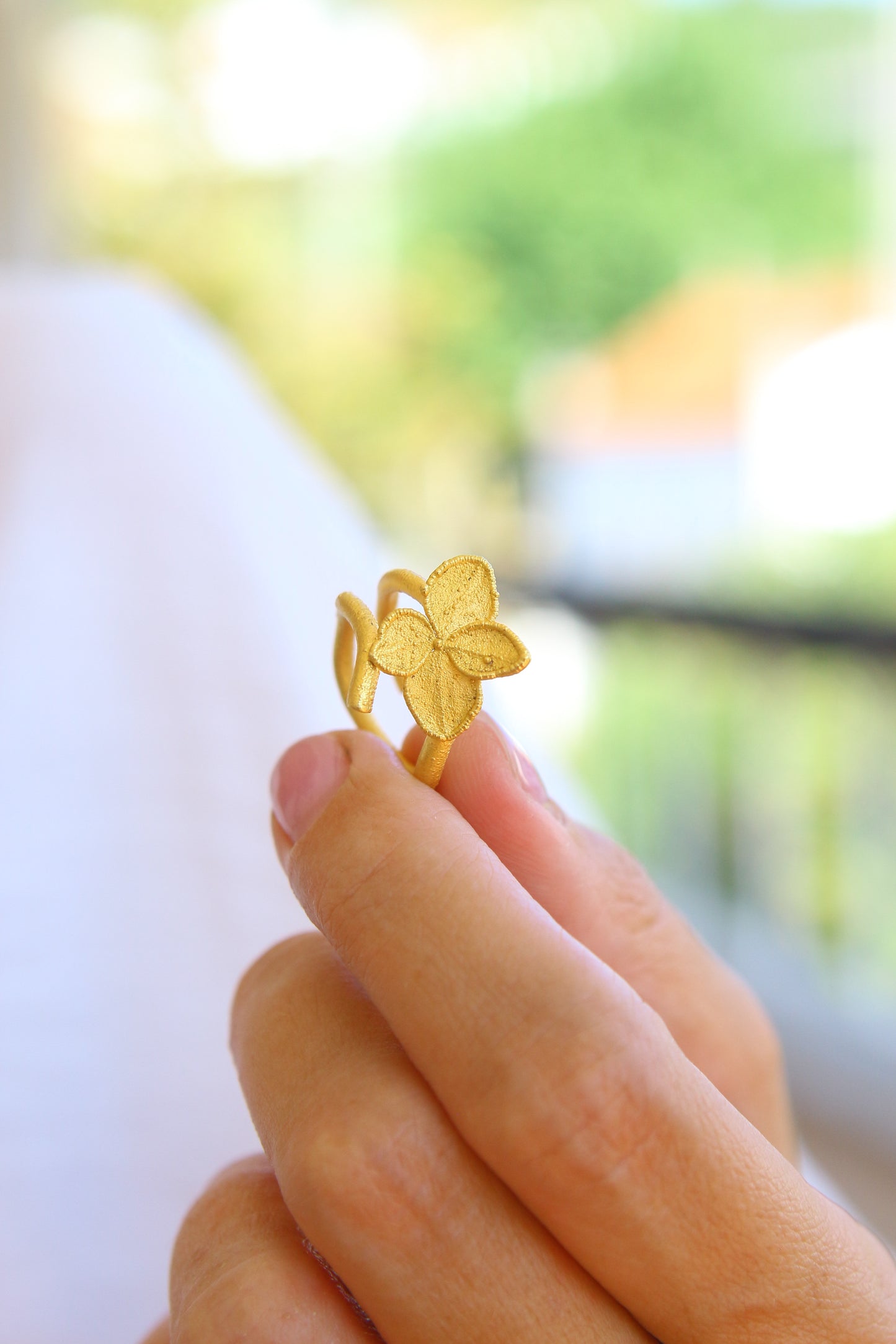 Anel com flor de hortensia