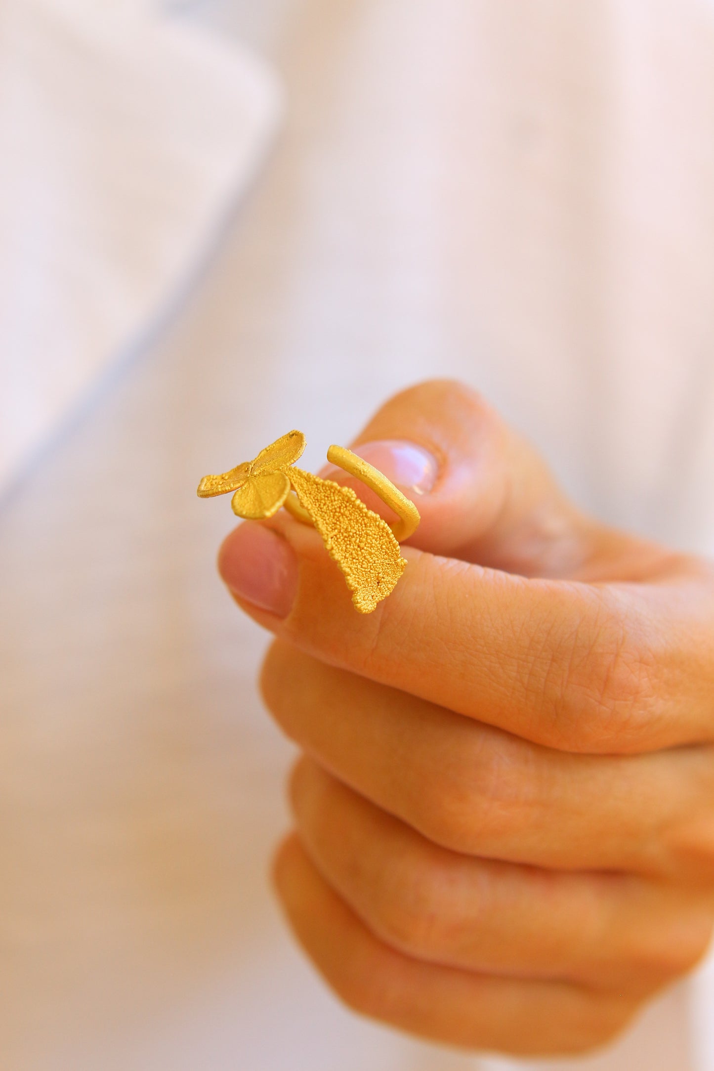 Anel com flor de hortensia