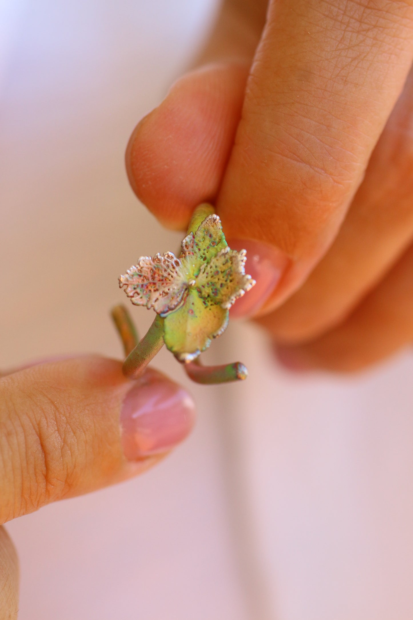 Anel com flor de hortensia