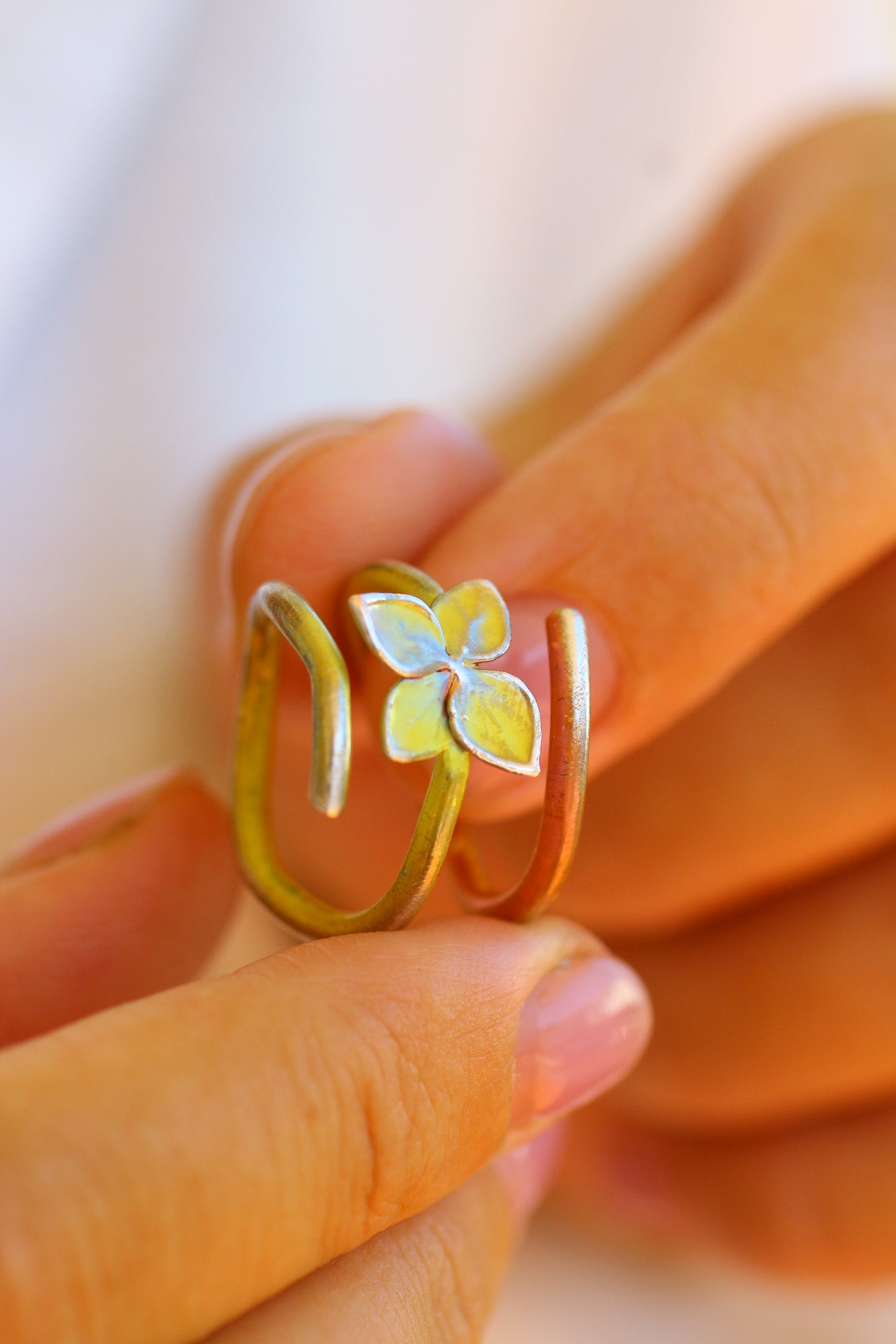 Anel com flor de hortensia