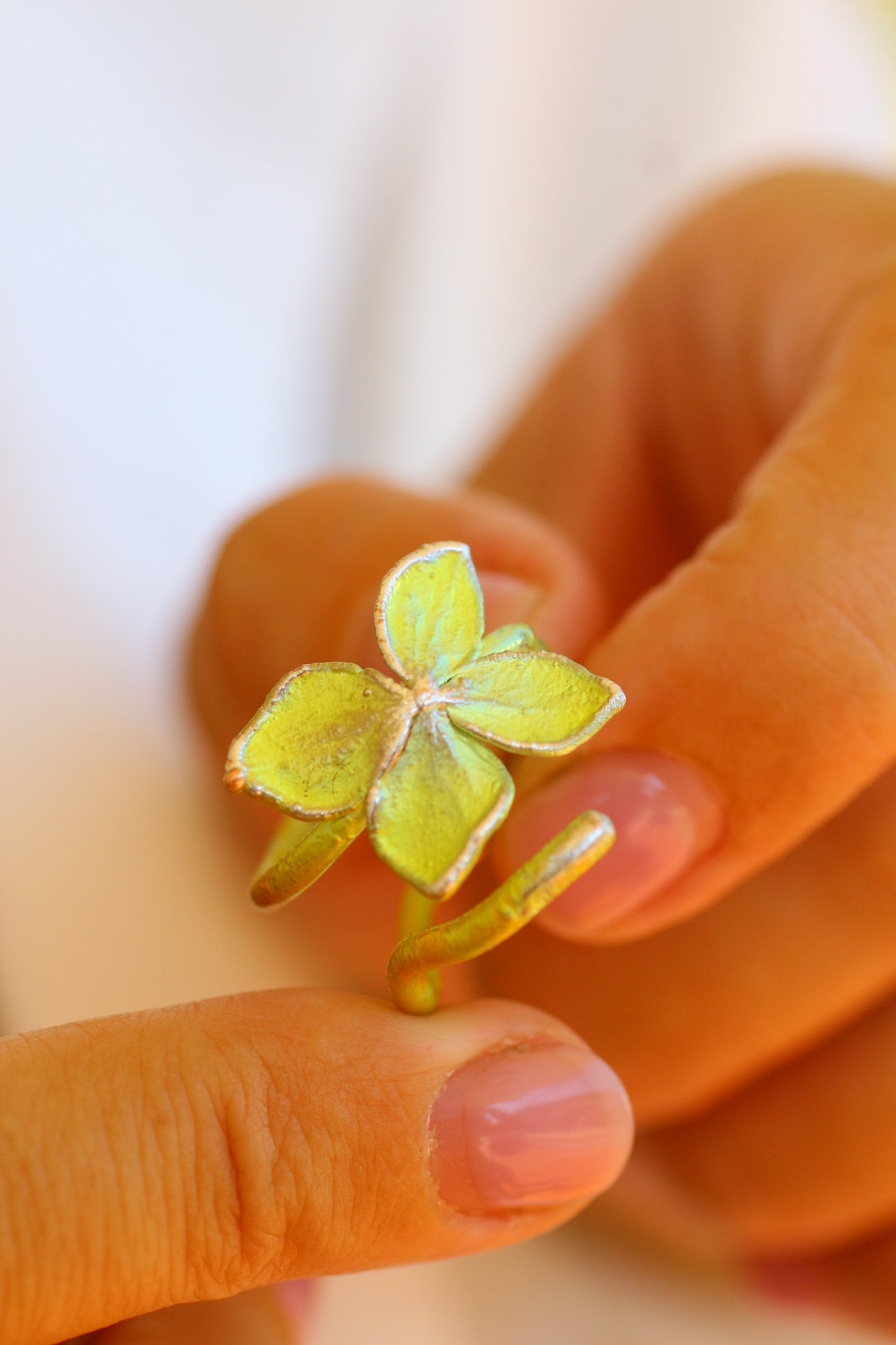 Anel com flor de hortensia