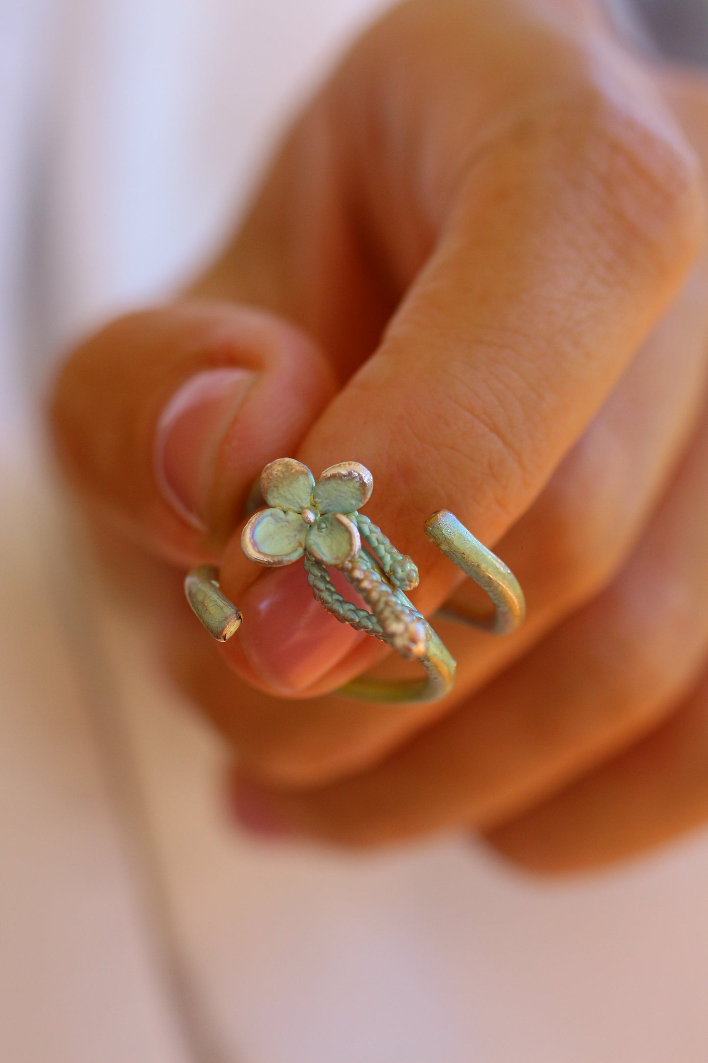 Anel com flor de hortensia