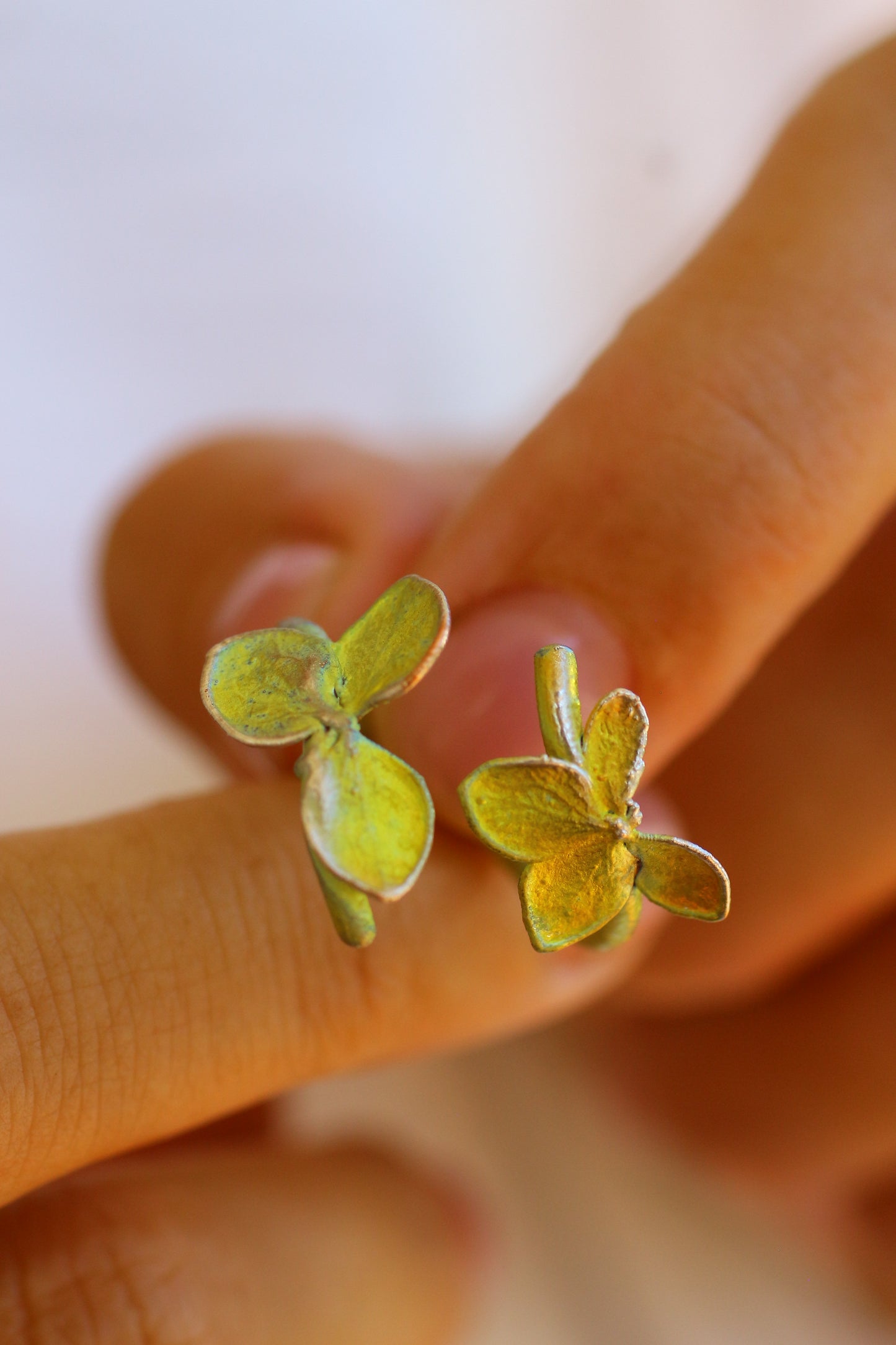 Anel com flor de hortensia