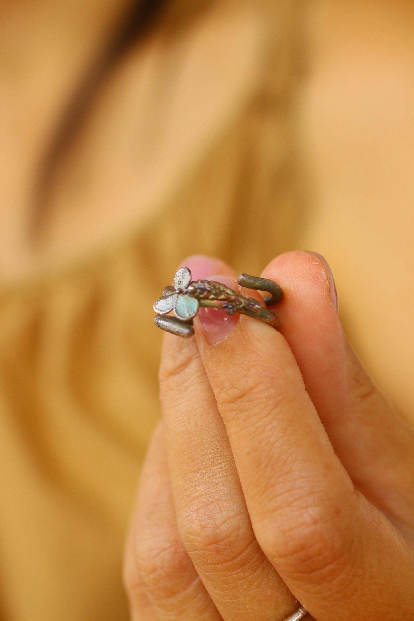 Anel com flor de hortensia