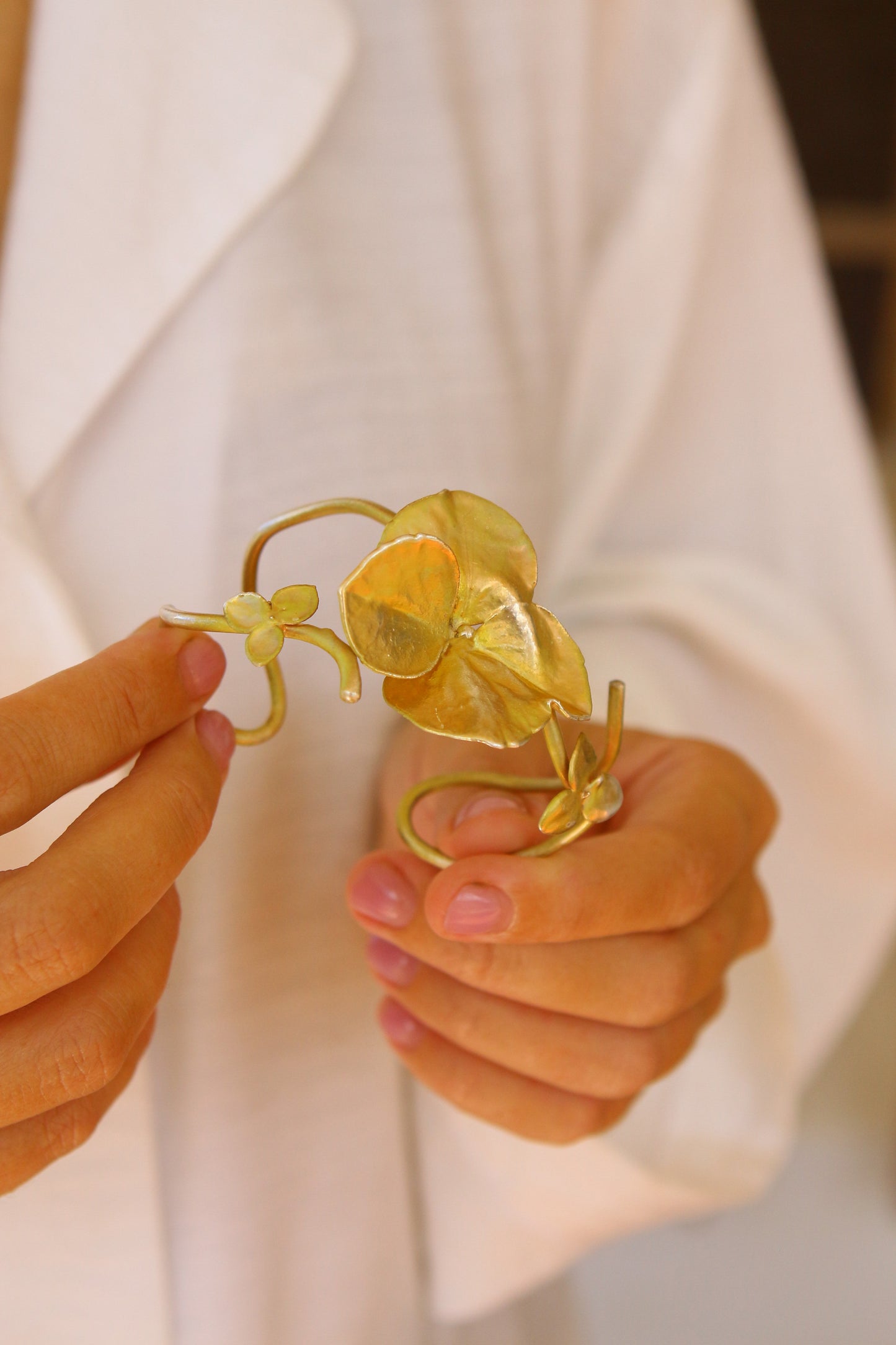 Pulseira com flores de hortensia