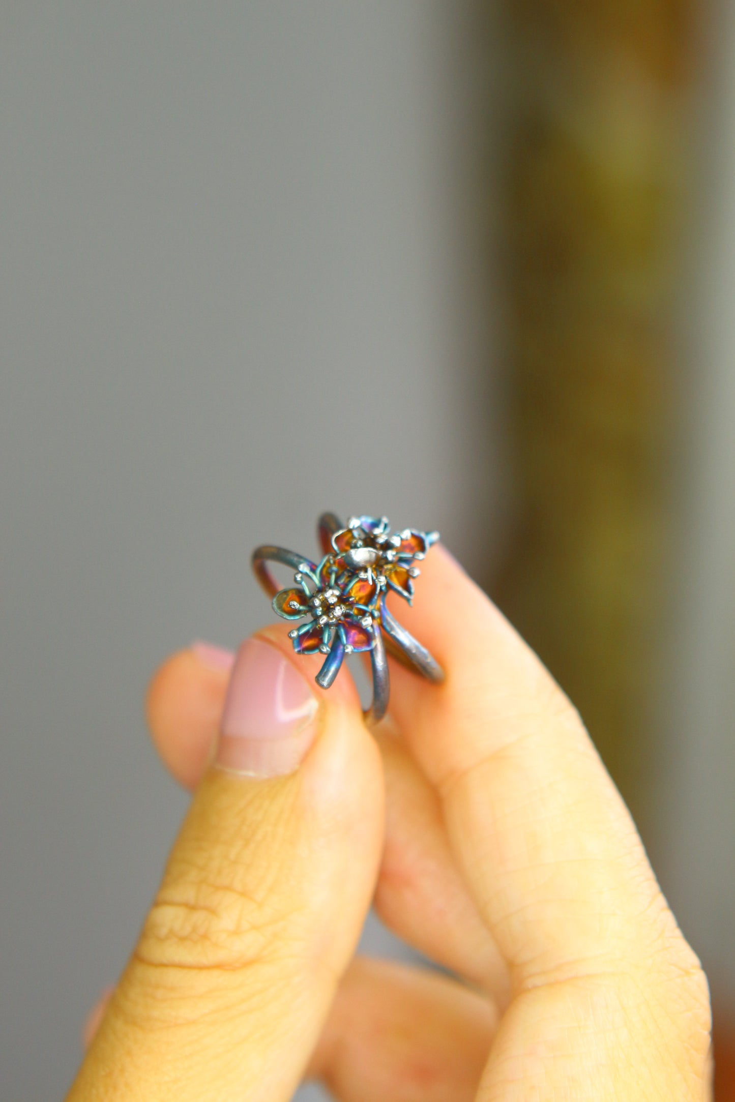 Ear cuff com flores da primavera