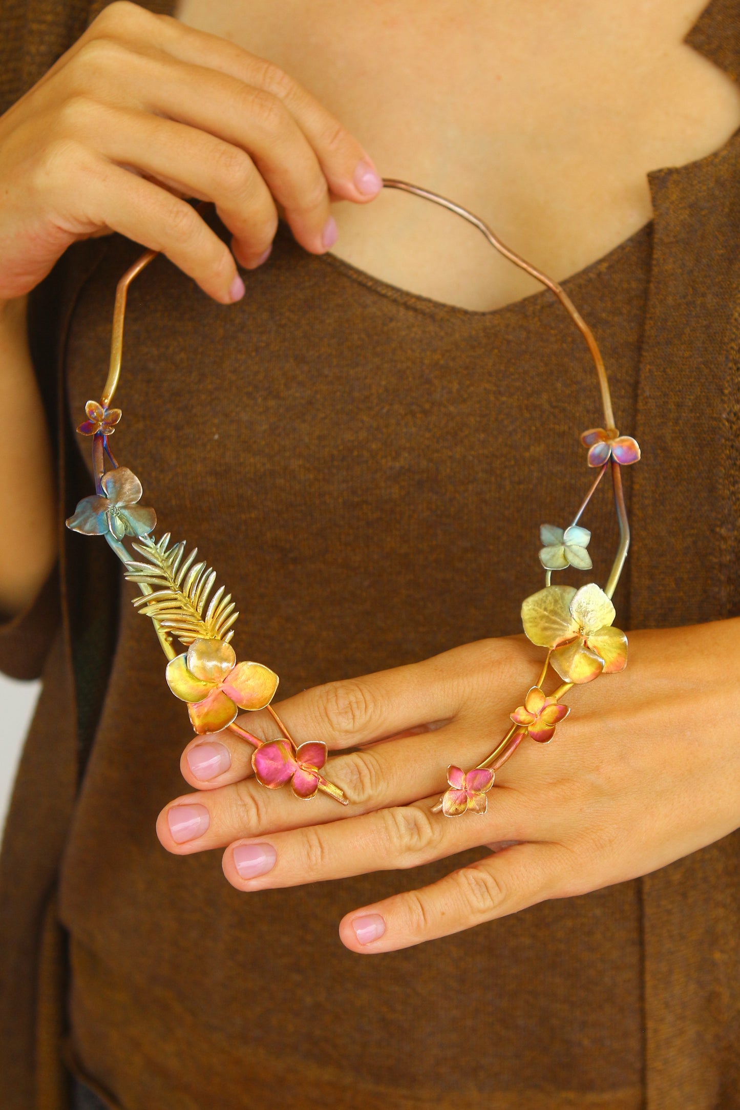 Colar com flores de hortensia