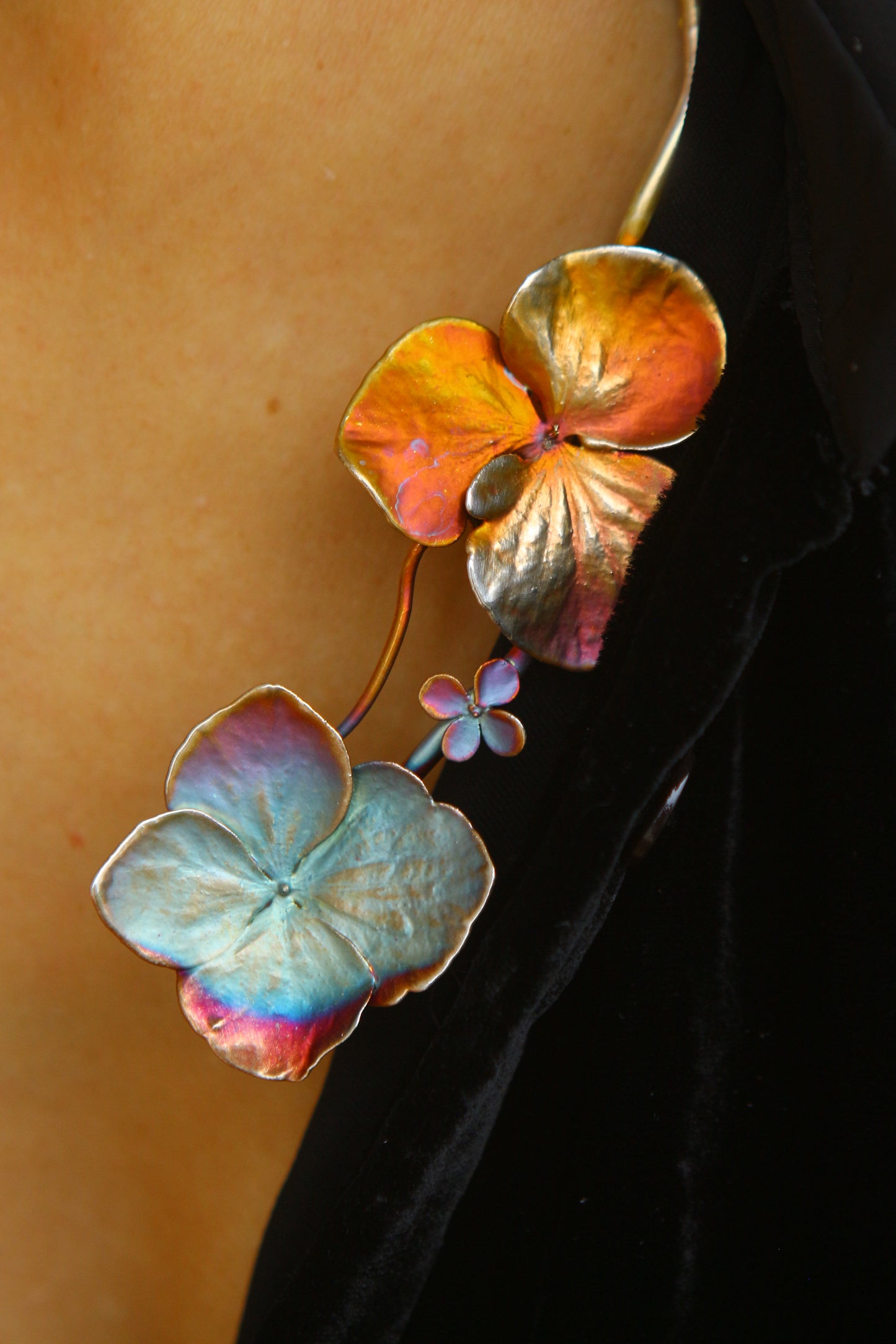 Colar com flores de hortensia