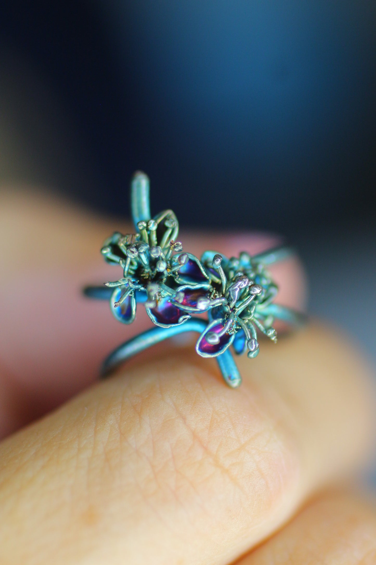 Ear cuff com flores da primavera