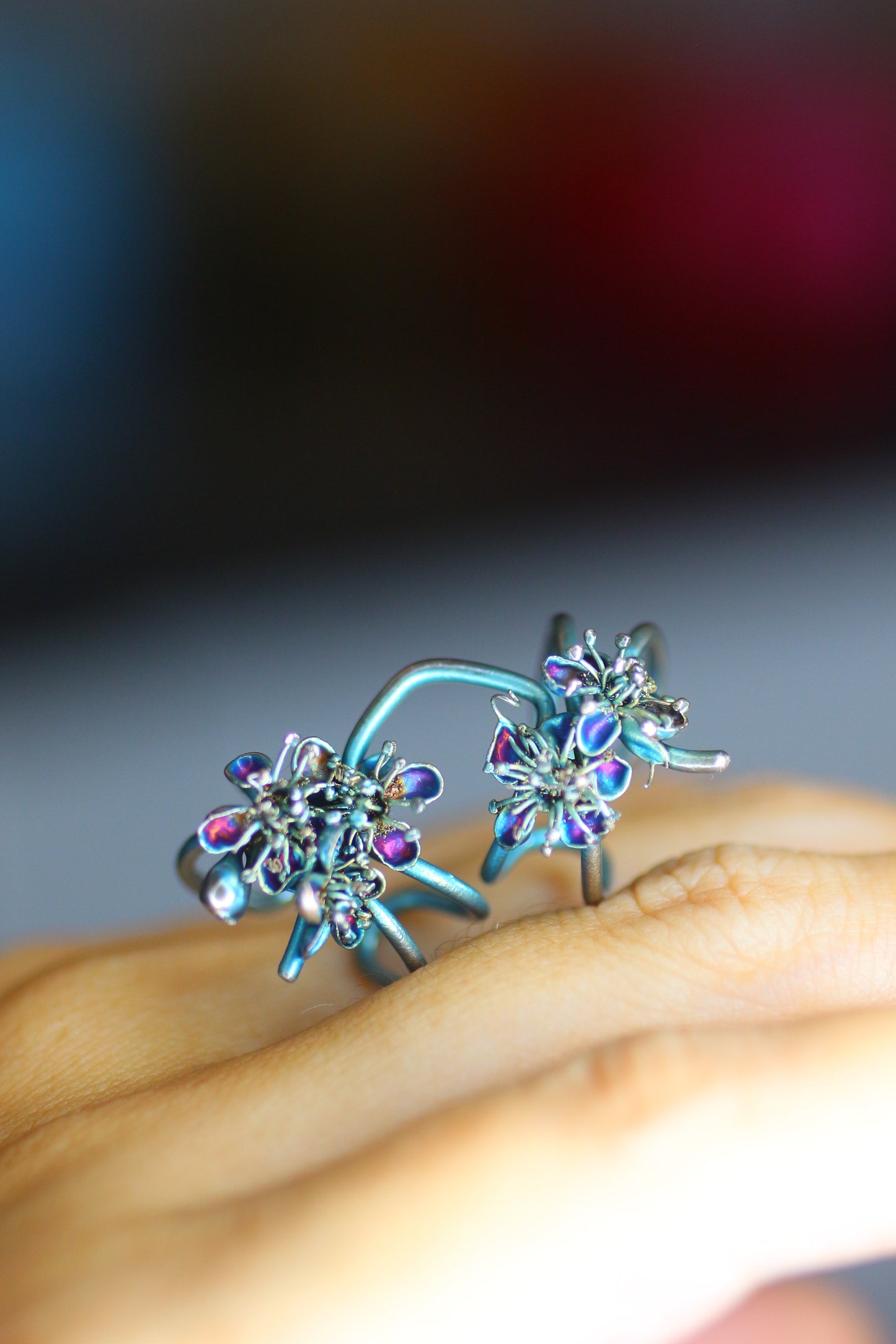 Ear cuff com flores da primavera