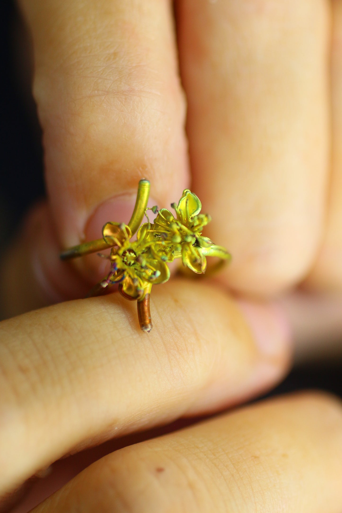 Ear cuff com flores da primavera