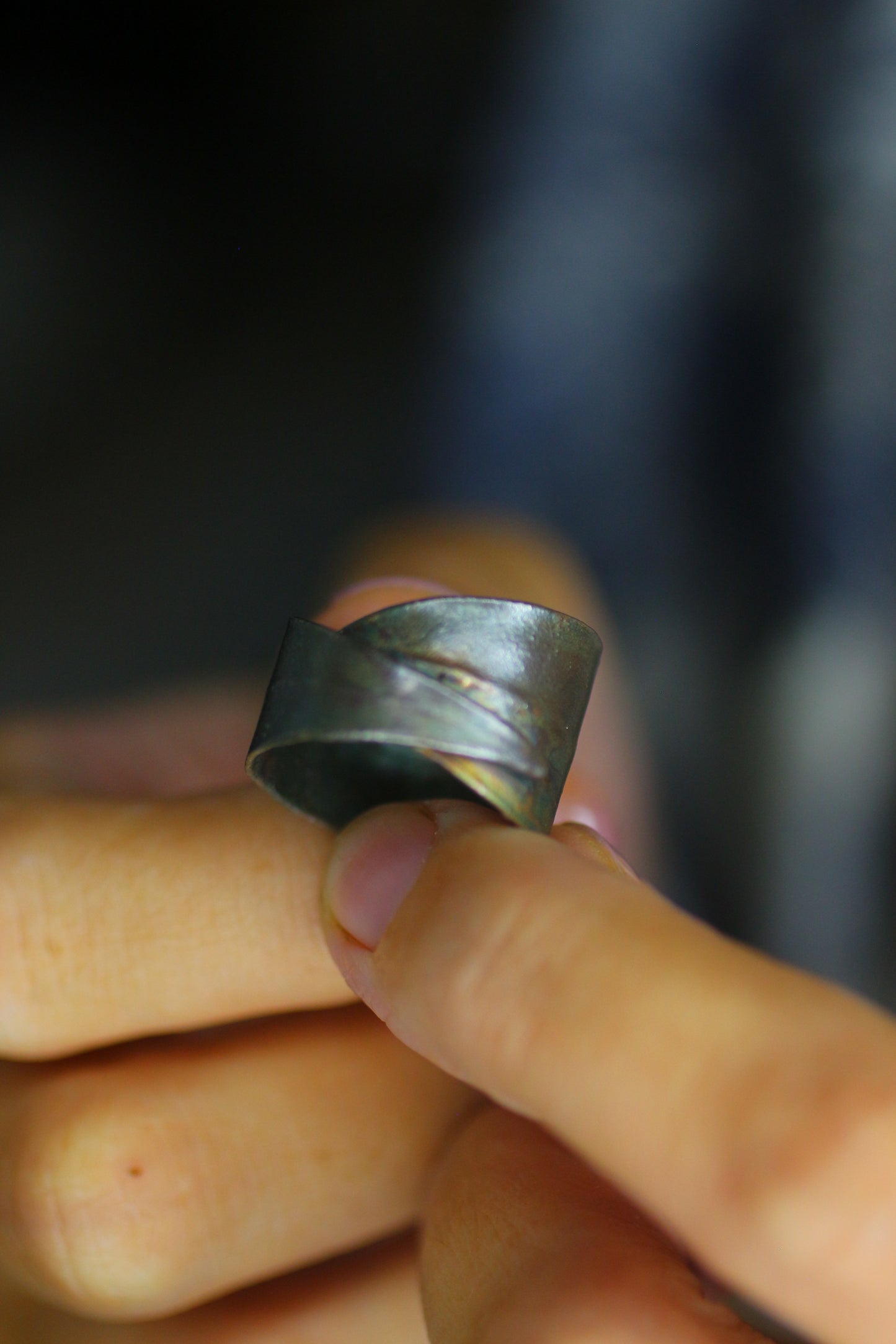 Anel com folha de arvore-de-ferro