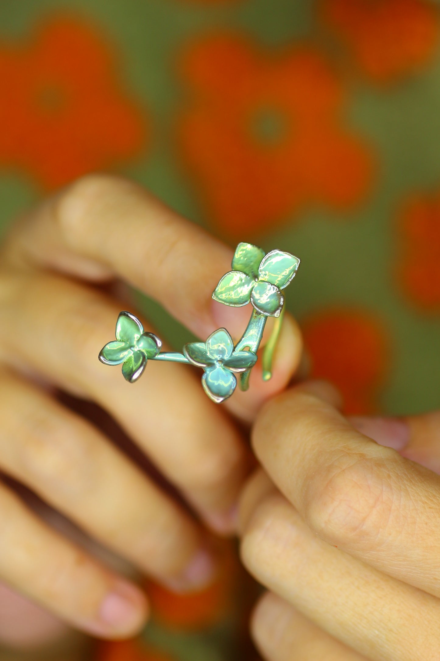 Anel com flores de hortensia