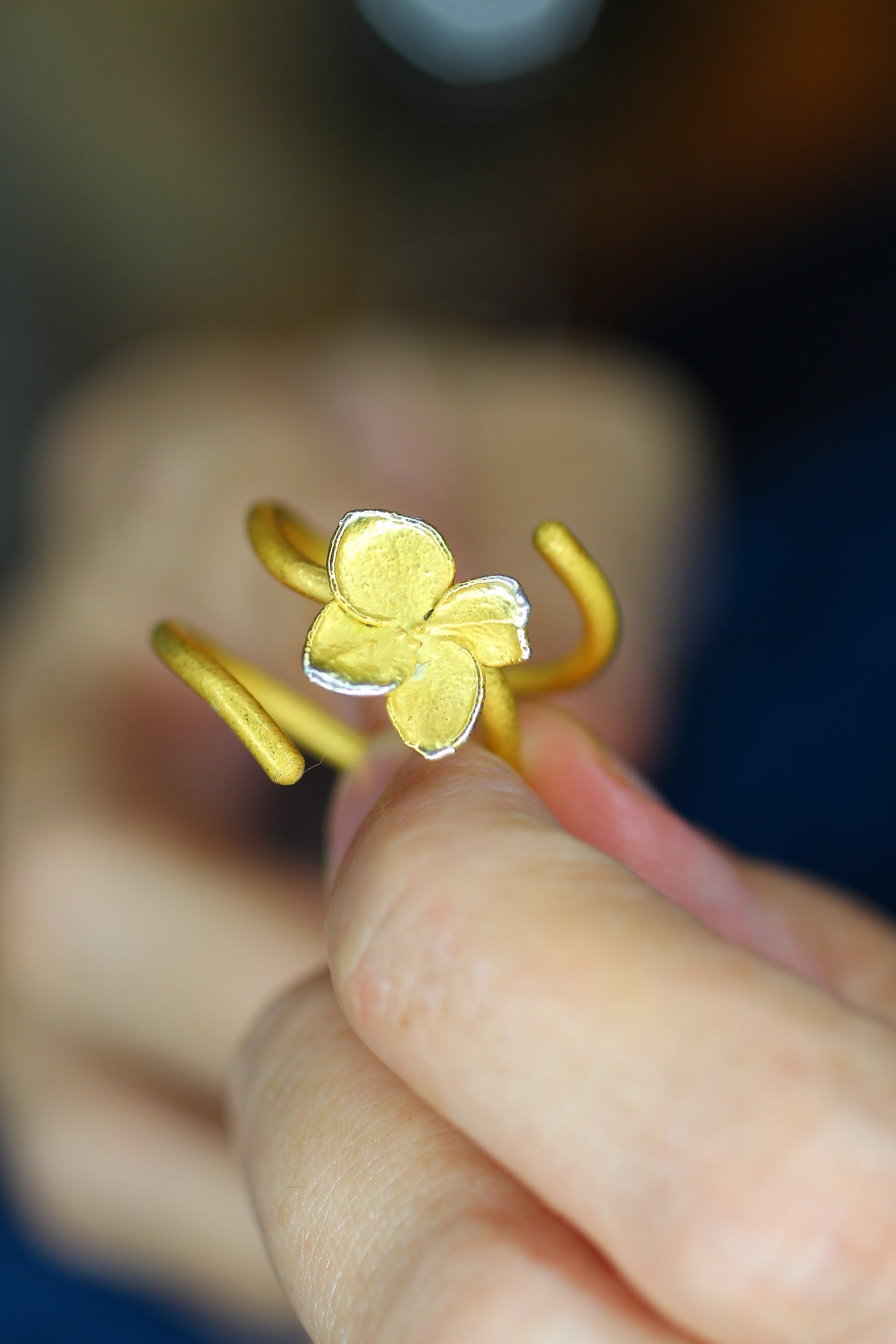 Anel com flor de hortensia