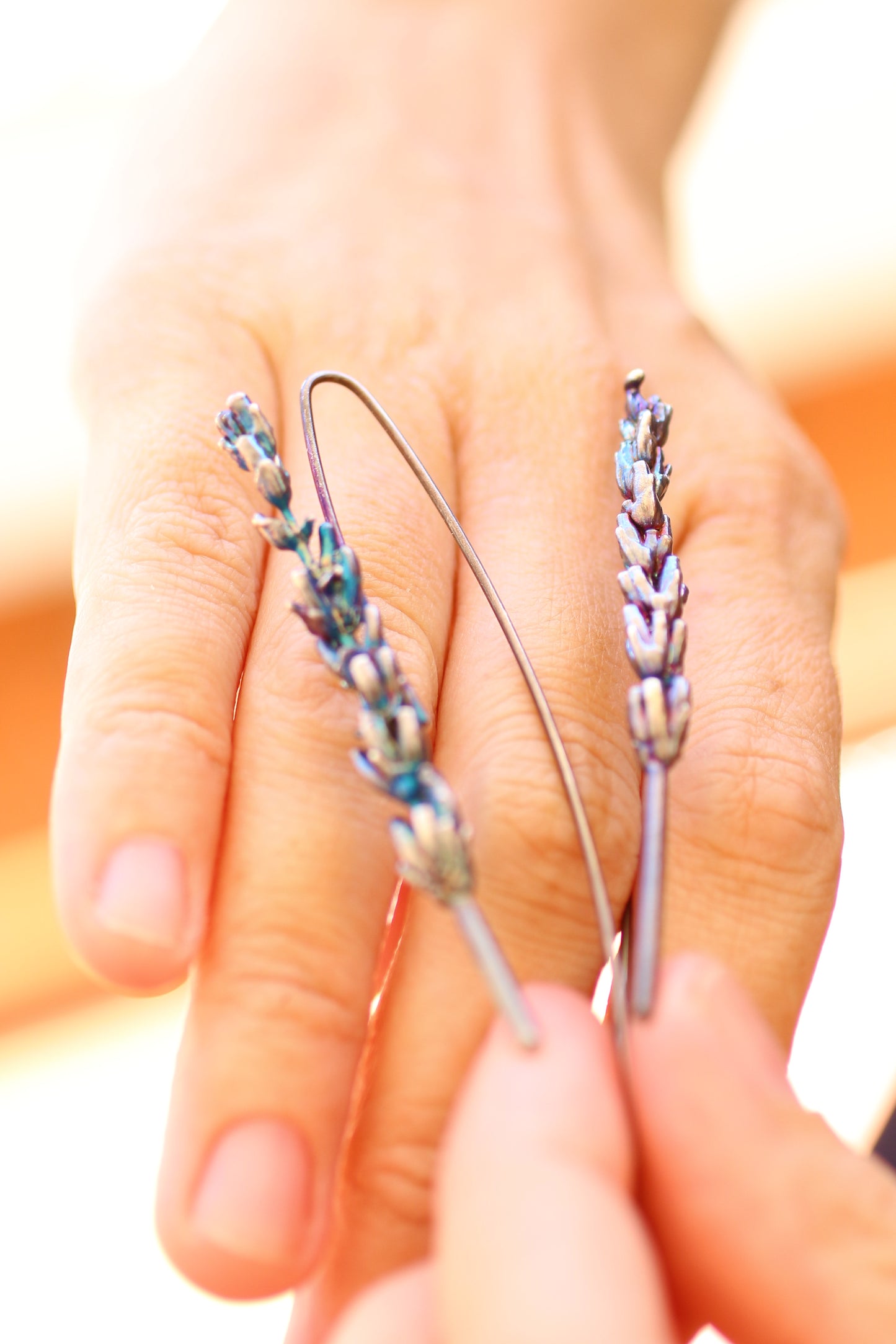 Brincos com flores de lavanda