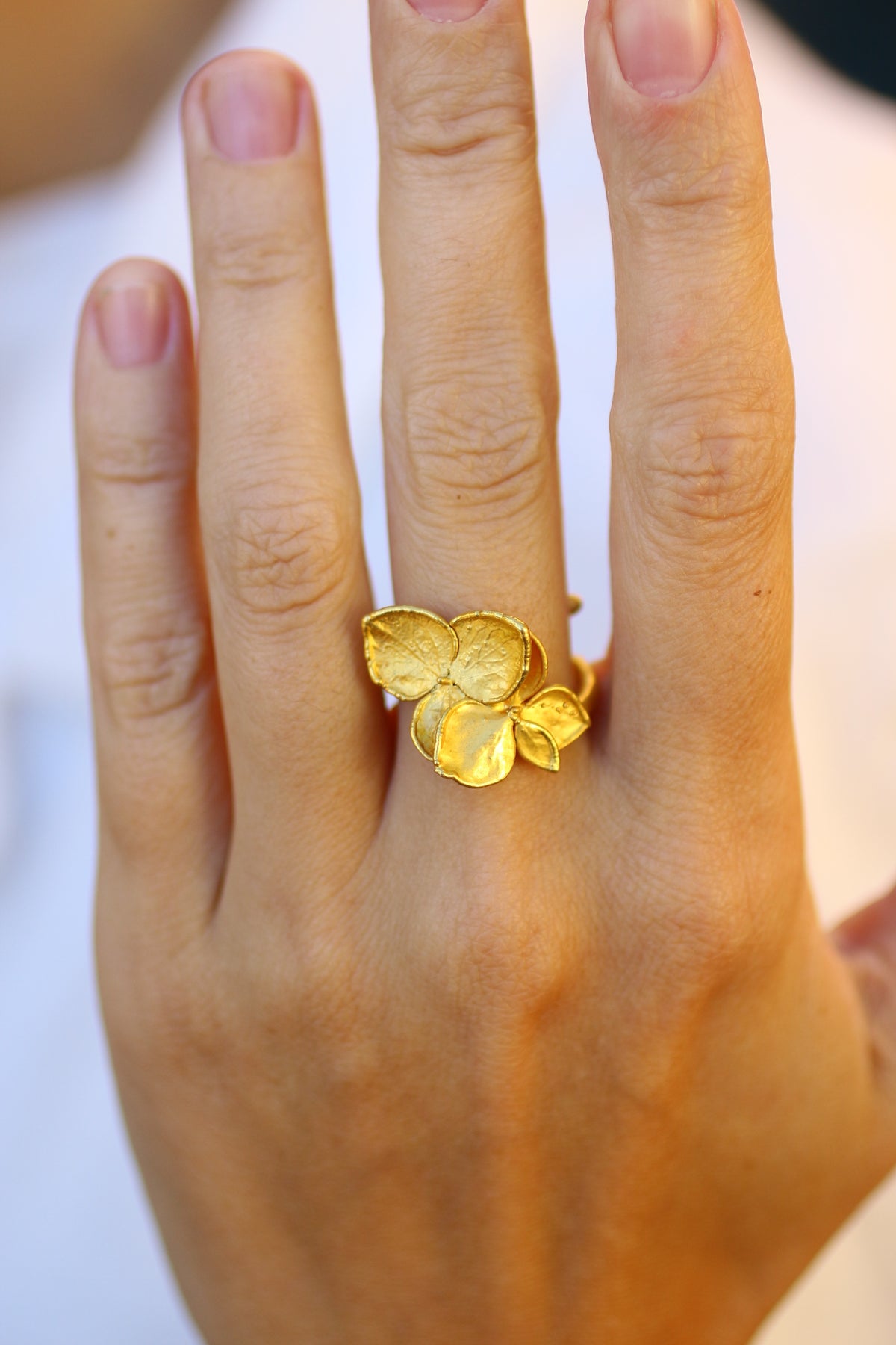 Anel com flores de hortensia