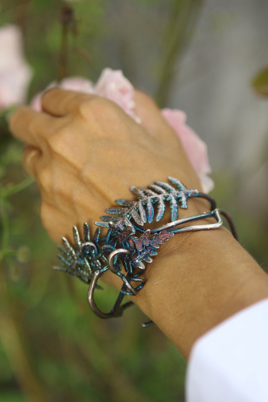 Pulseira com folhas de fetos