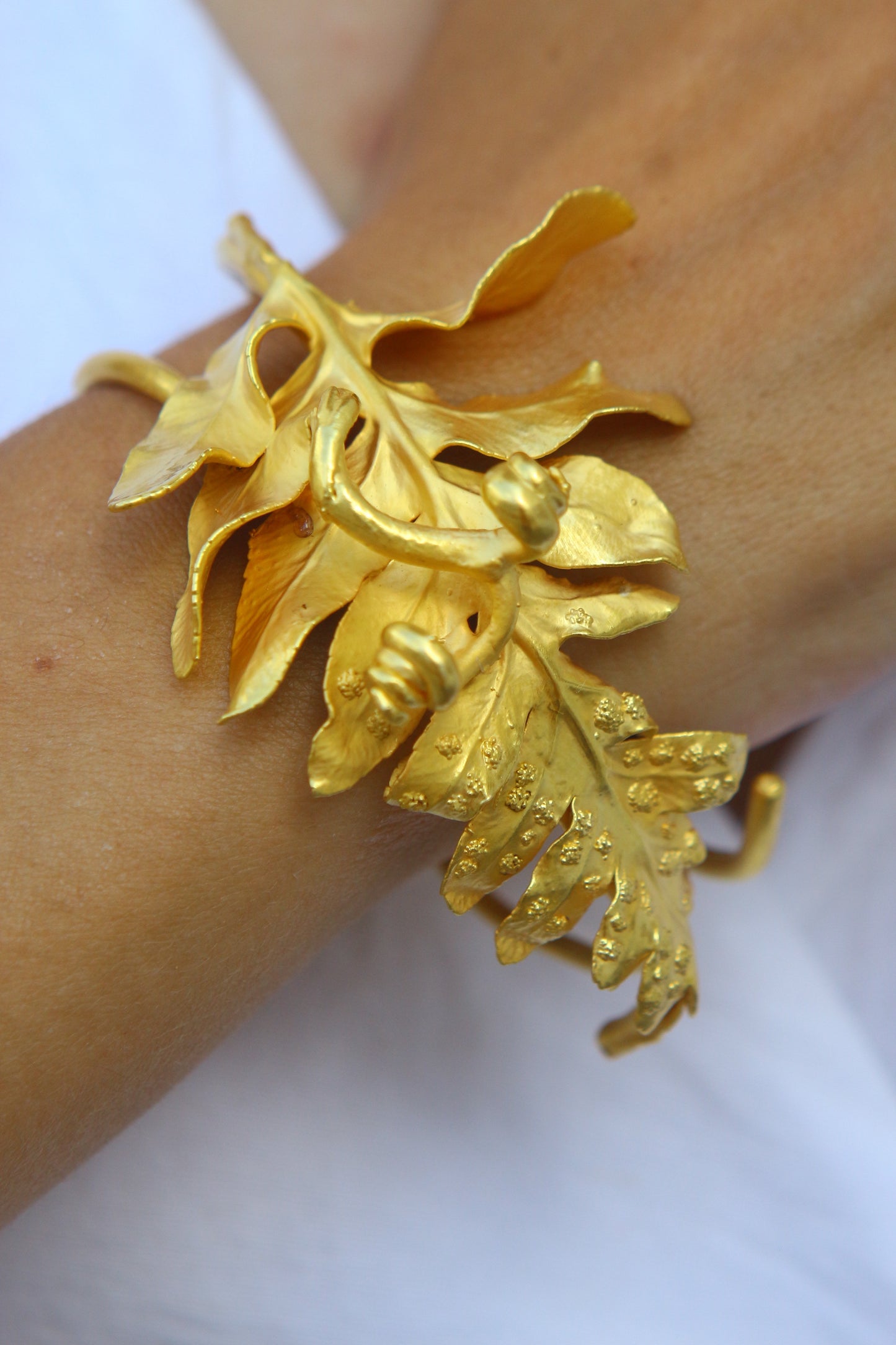 Pulseira com folhas de fetos