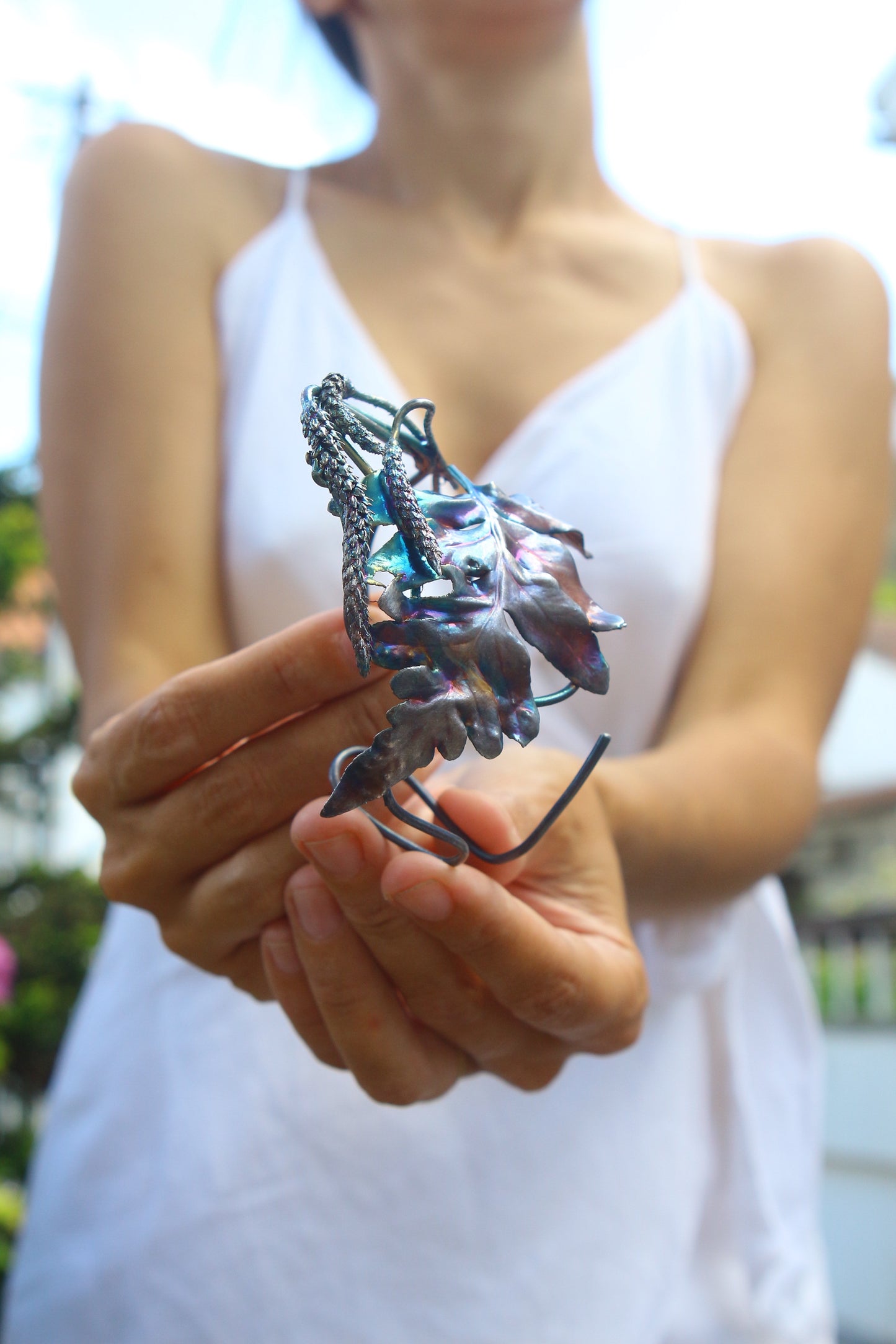 Pulseira com folha de feto e flores de tanchgem