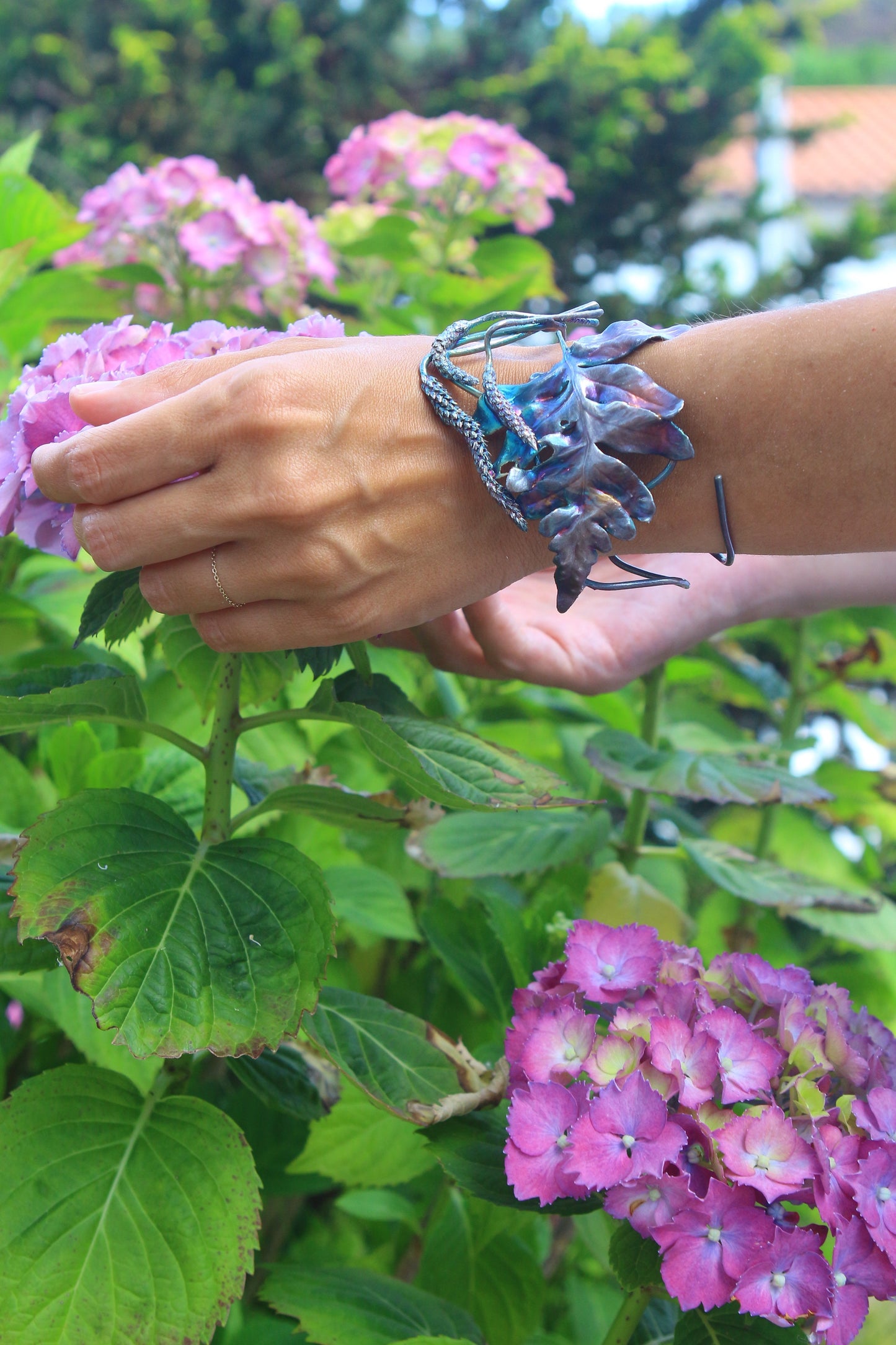 Pulseira com folha de feto e flores de tanchgem