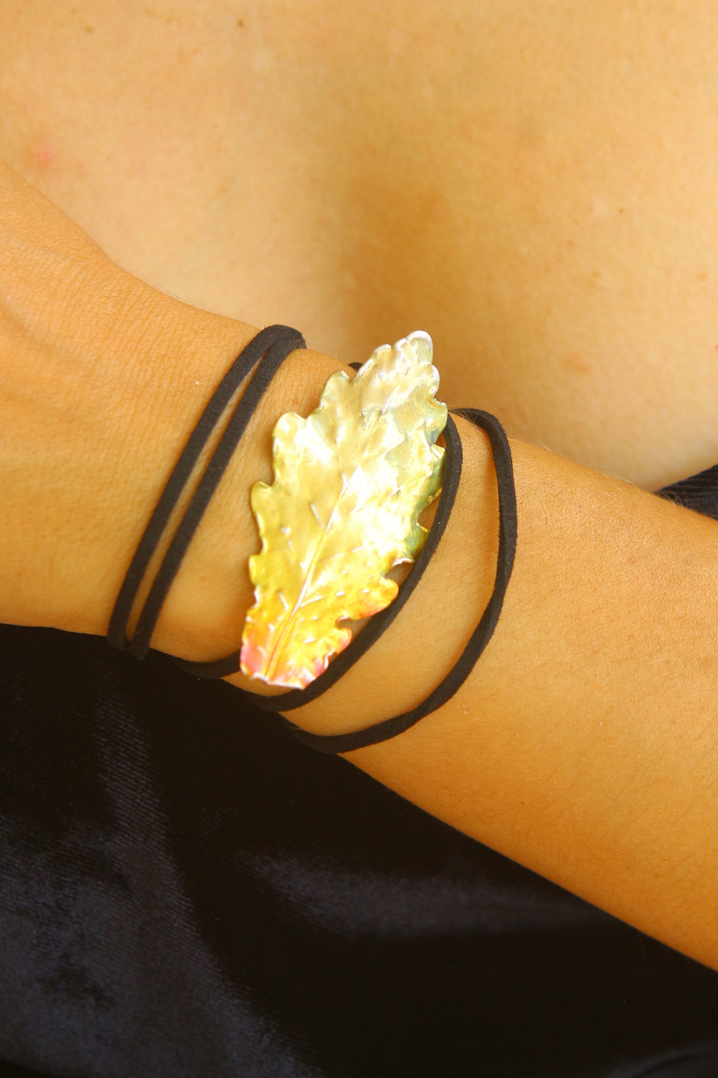 Pulseira com folha de carvalho