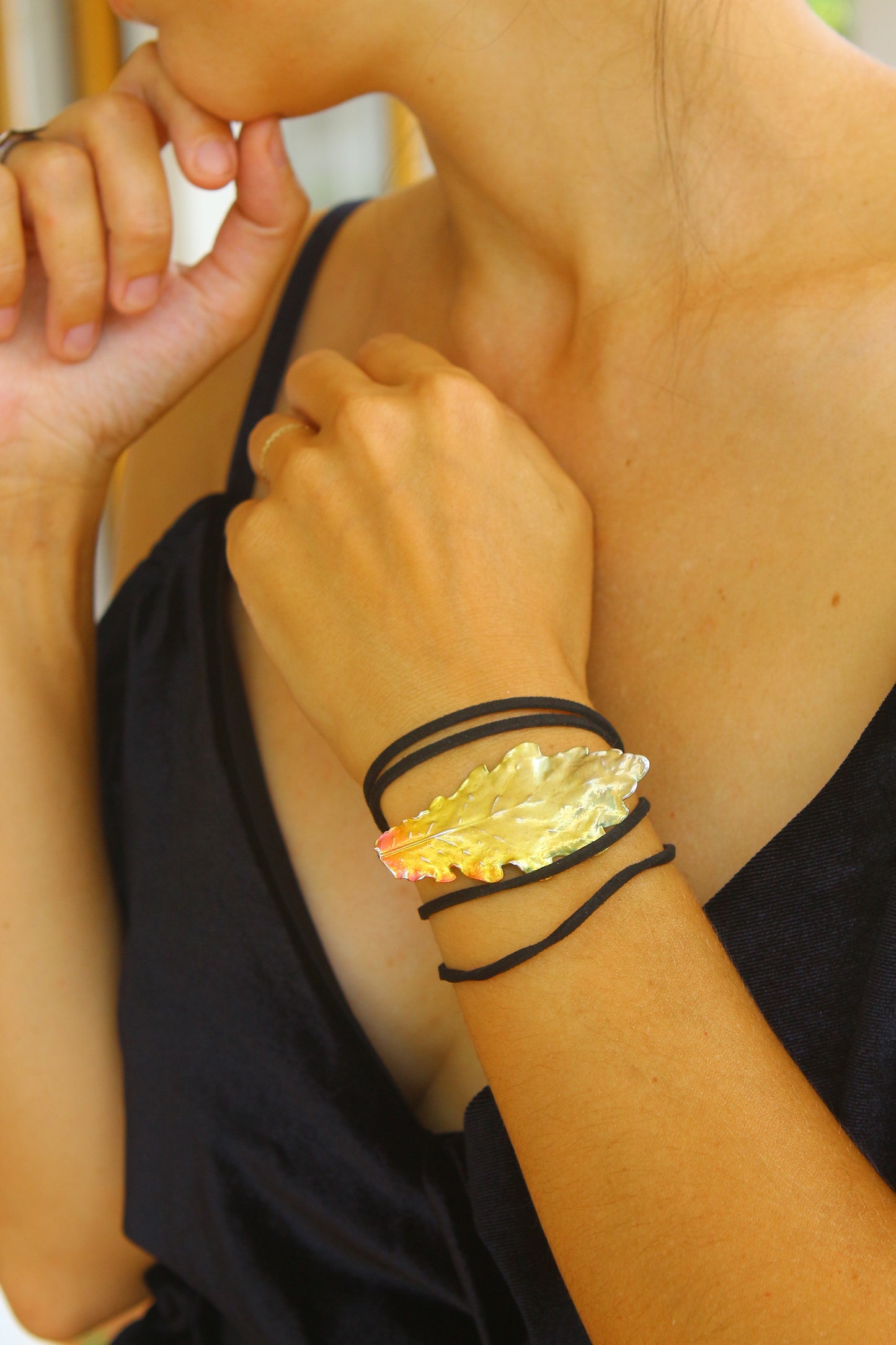 Pulseira com folha de carvalho