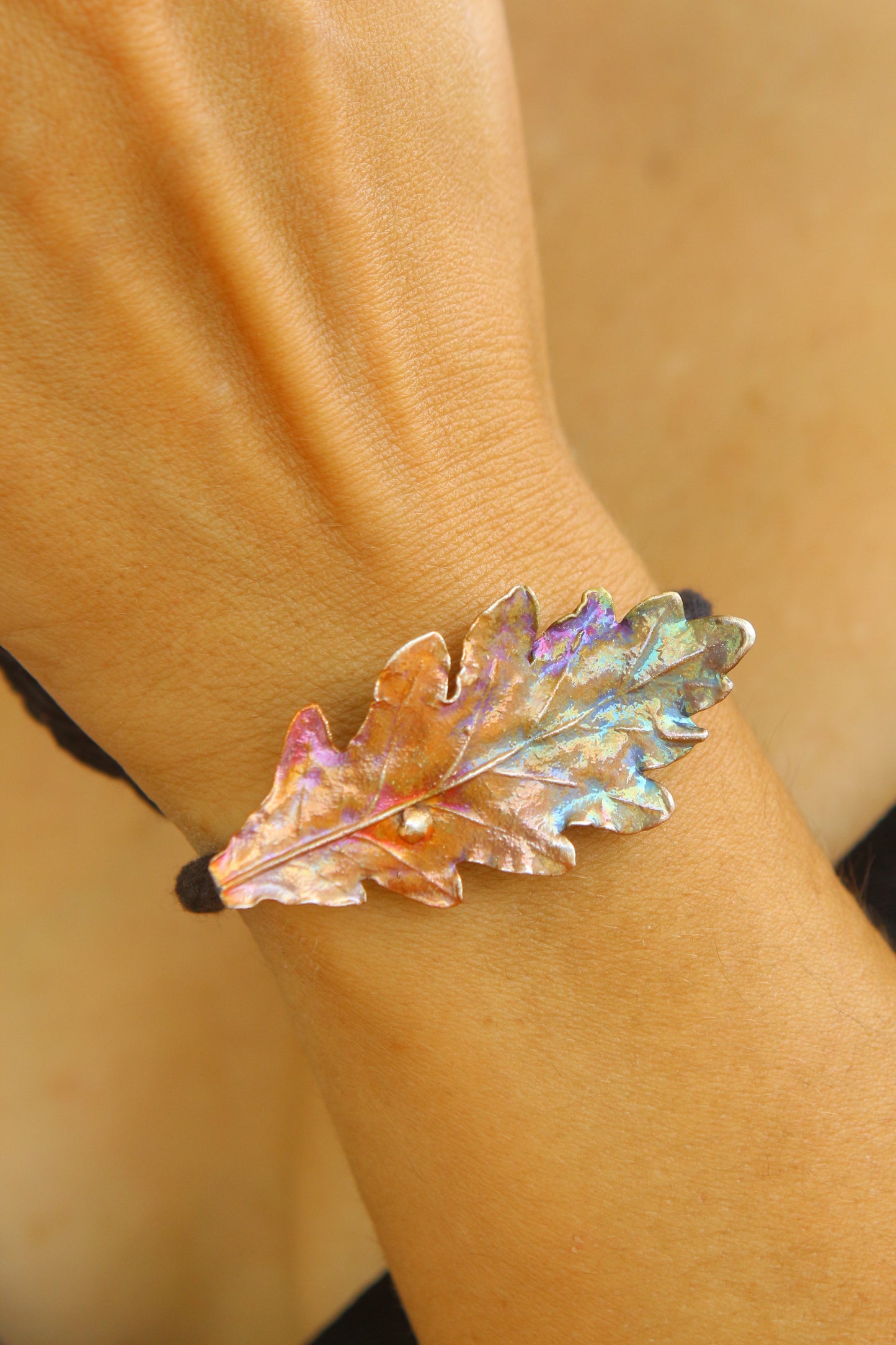 Pulseira com folha de carvalho