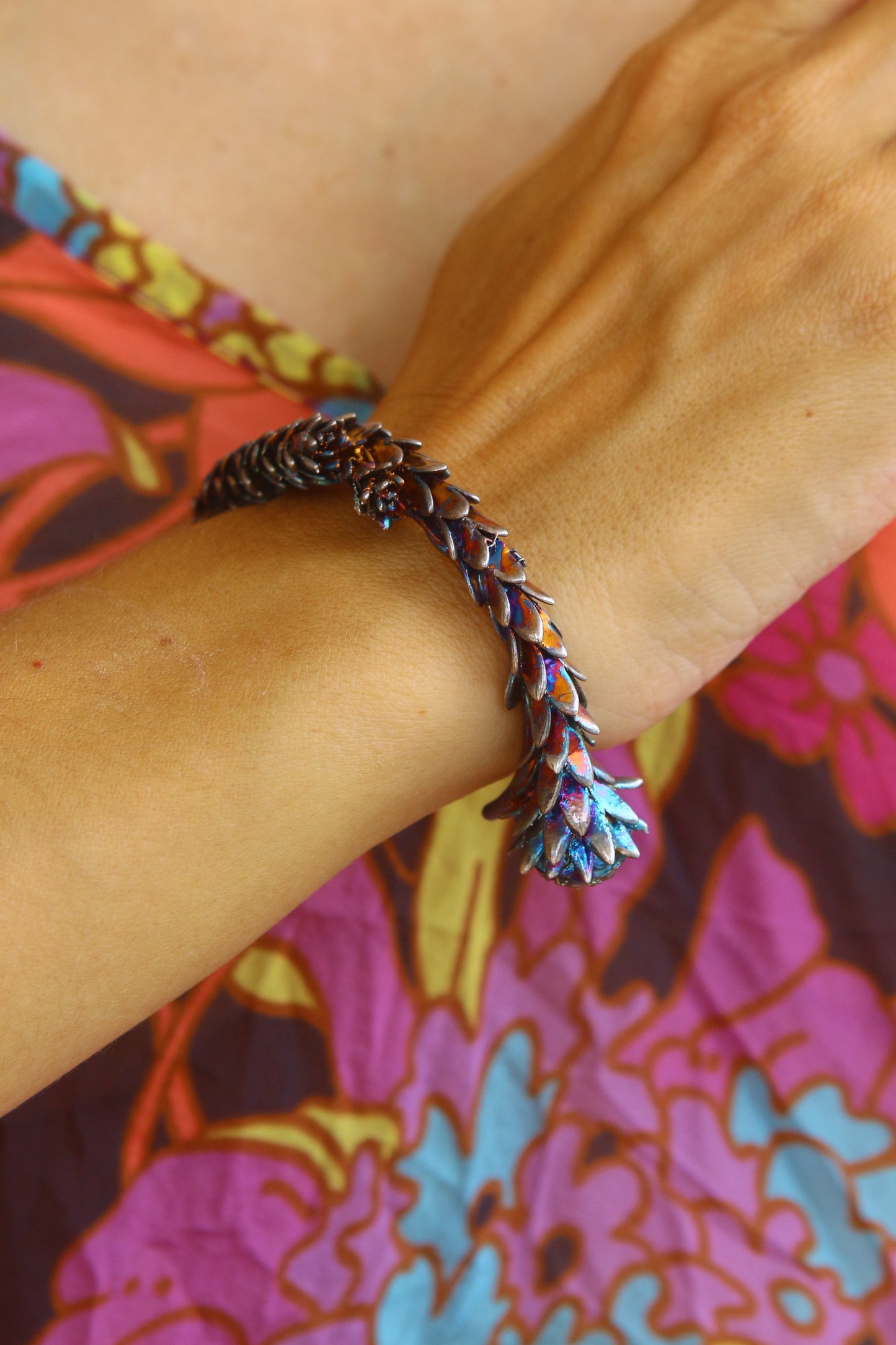 Pulseira com ramo de leucadendro