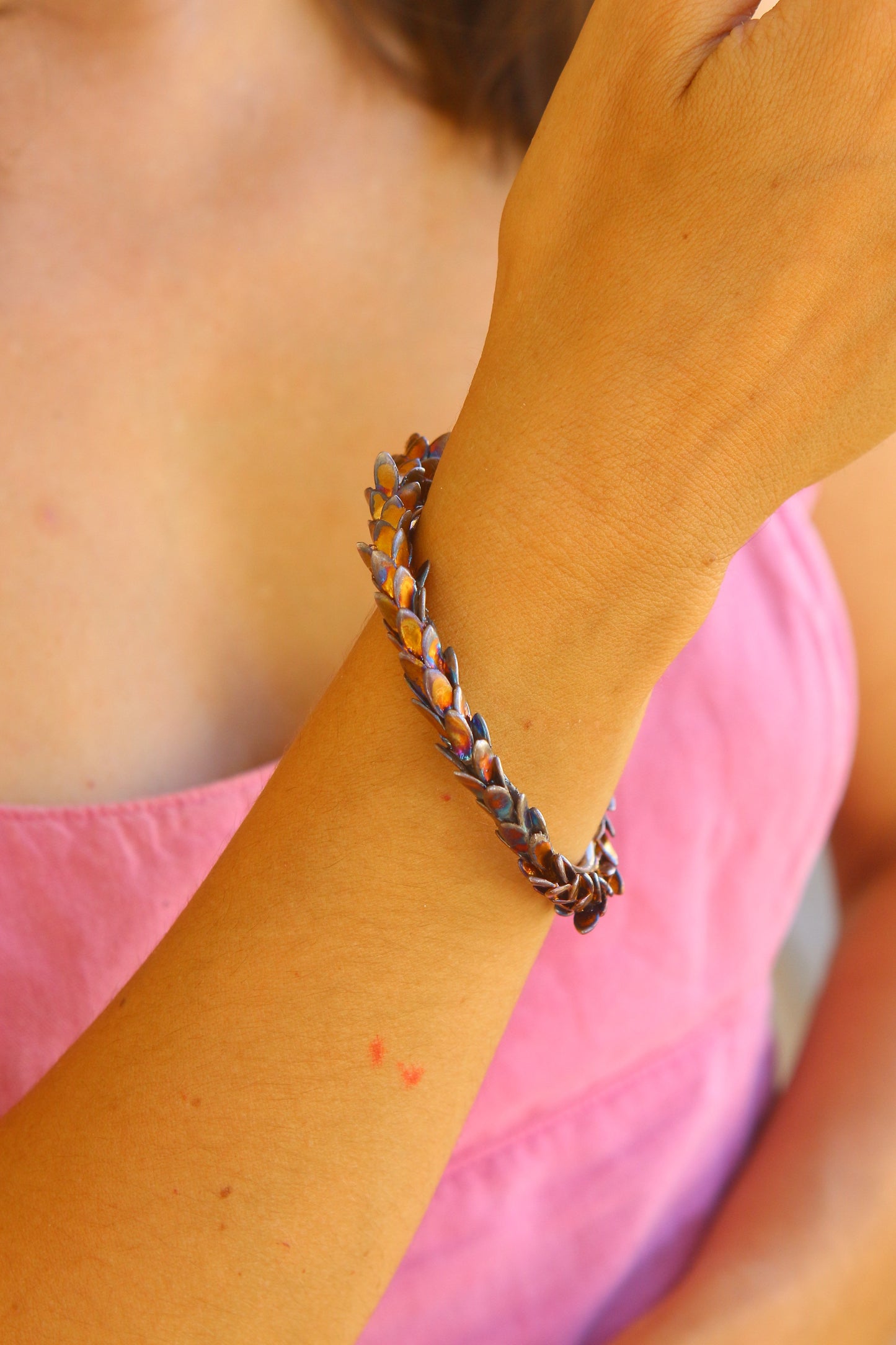 Pulseira com ramo de leucadendro