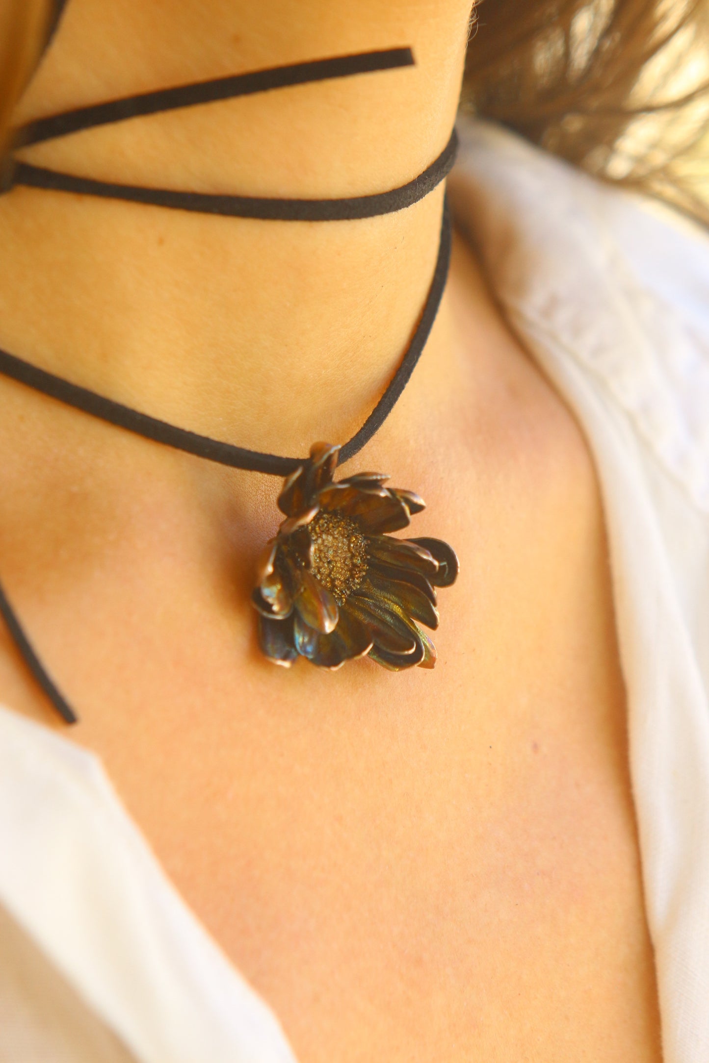 Pendente com flor de crisantemo