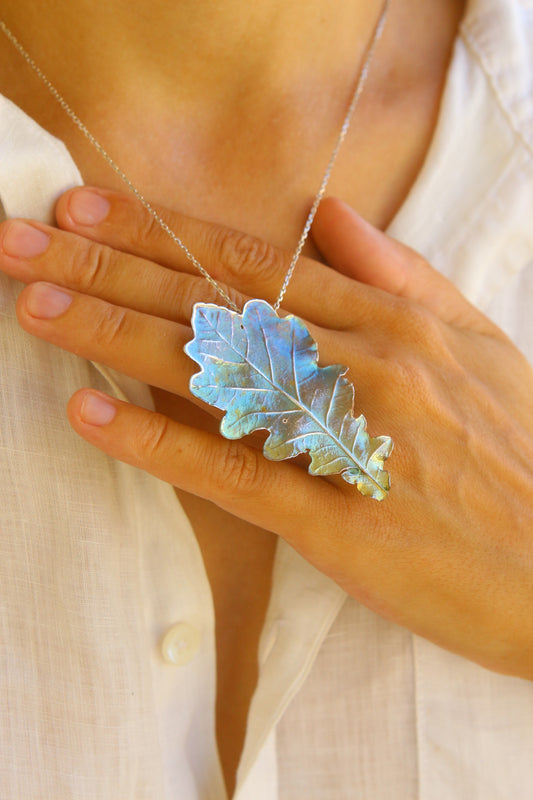 Pendente com folha de carvalho