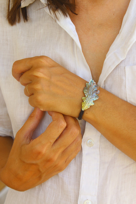Pulseira com folha de carvalho