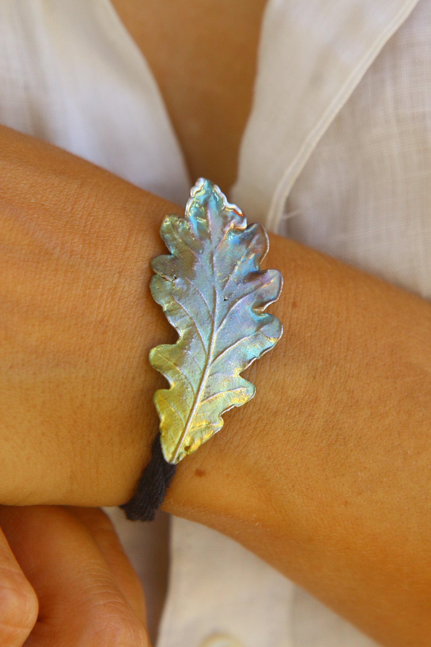 Pulseira com folha de carvalho