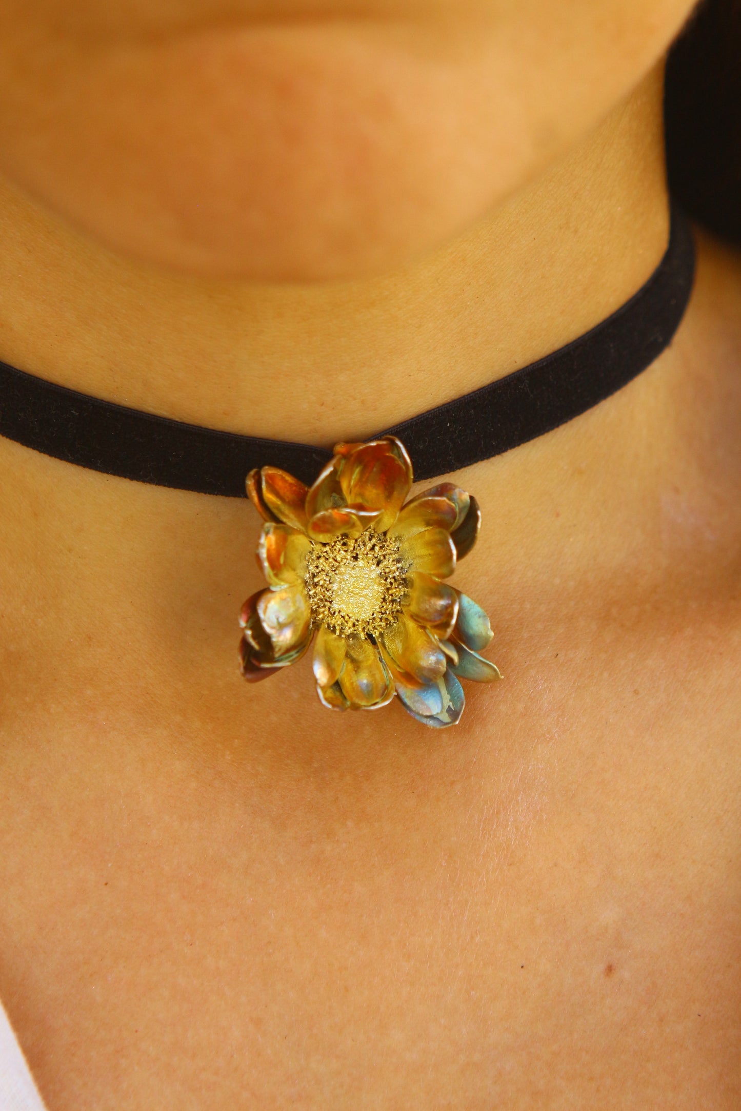 Pendente com flor de crisantemo