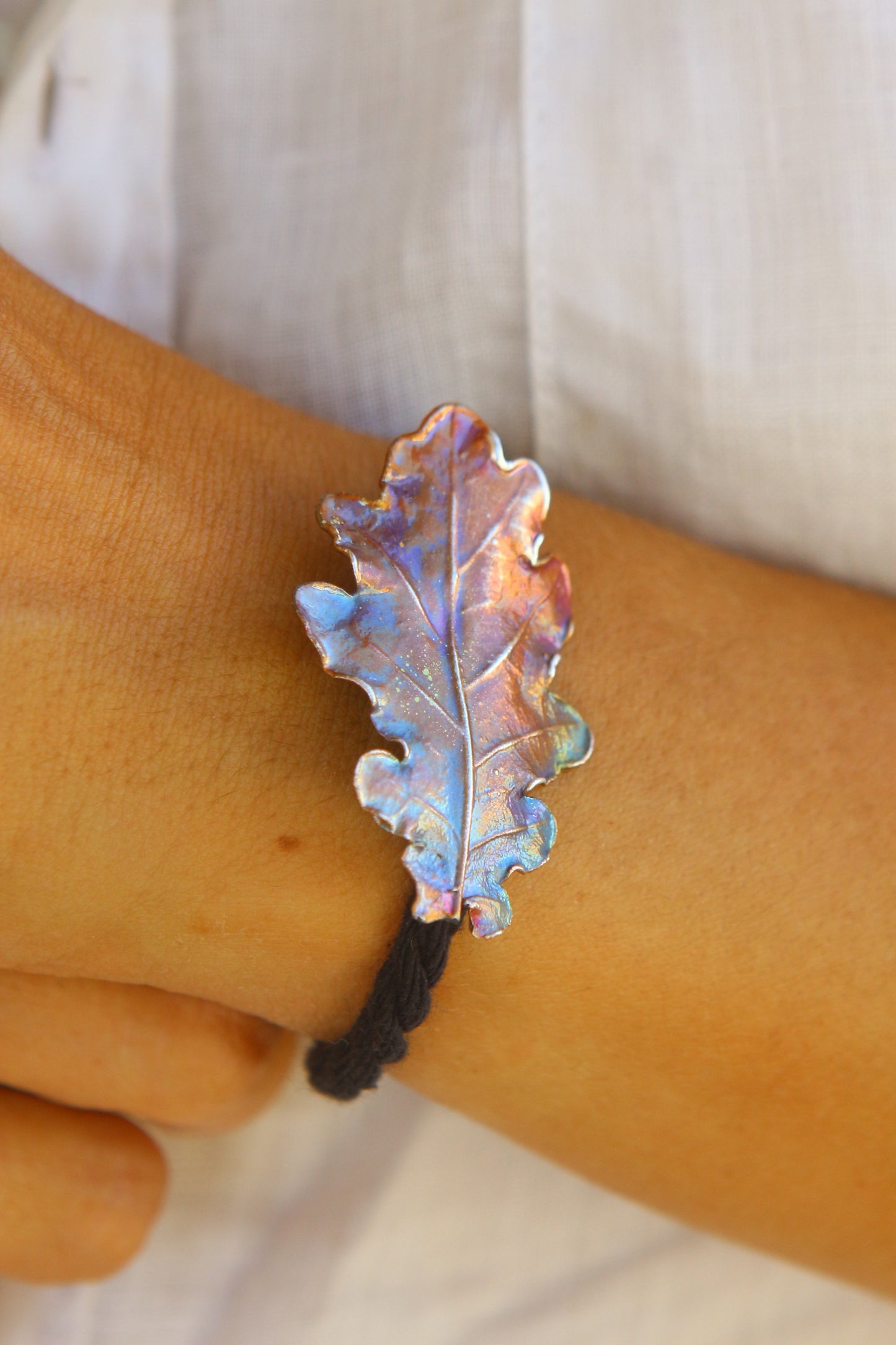 Pulseira com folha de carvalho