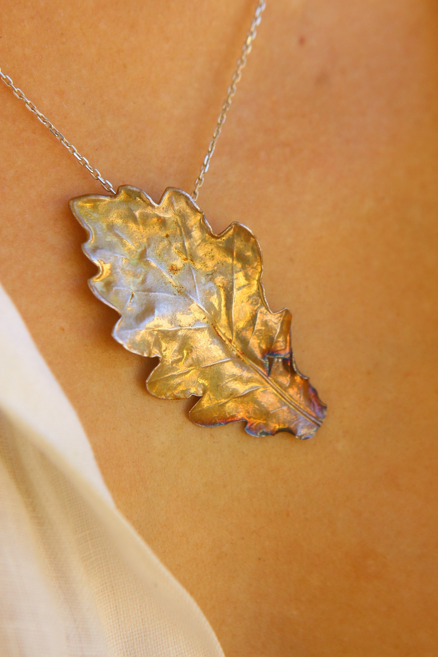 Pendente com folha de carvalho