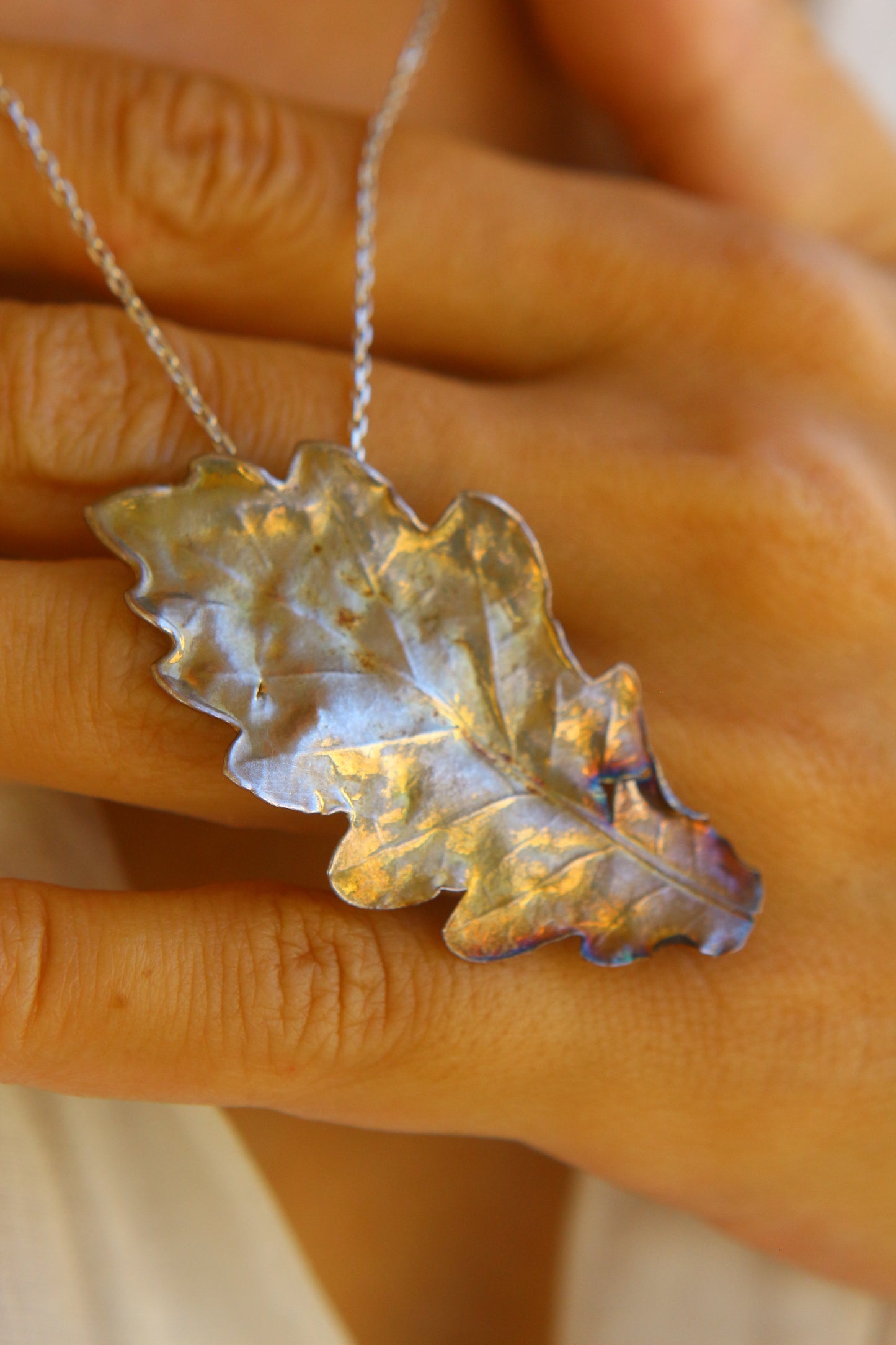 Pendente com folha de carvalho