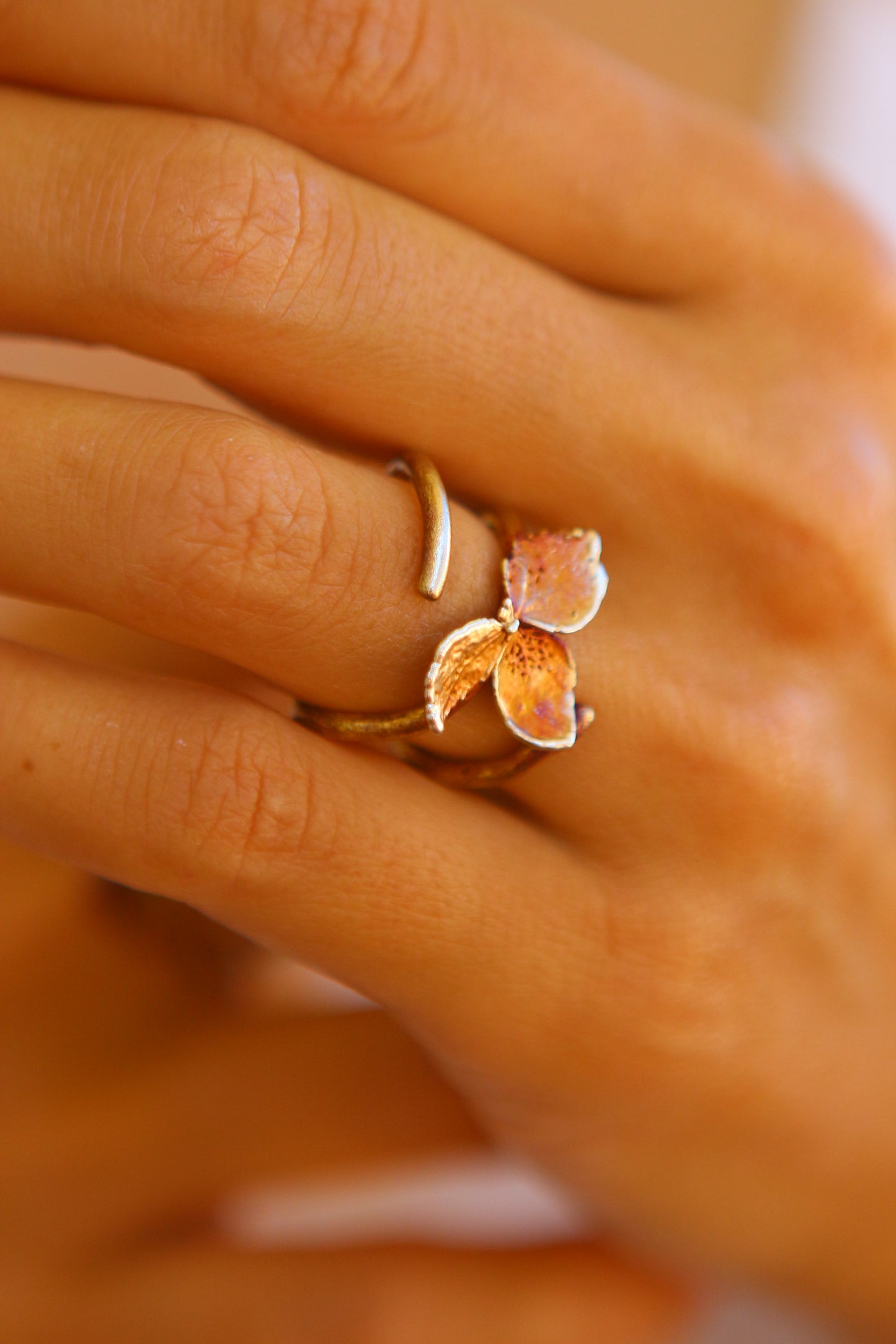 Anel com flor de hortensia