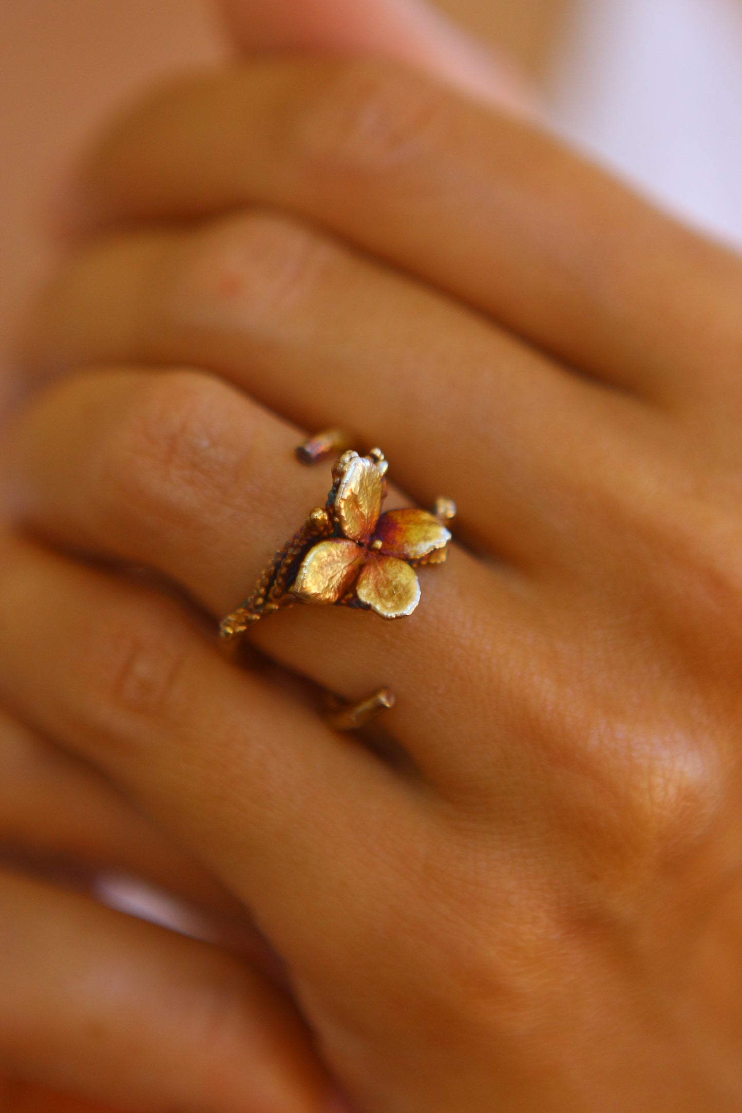 Anel com flor de hortensia