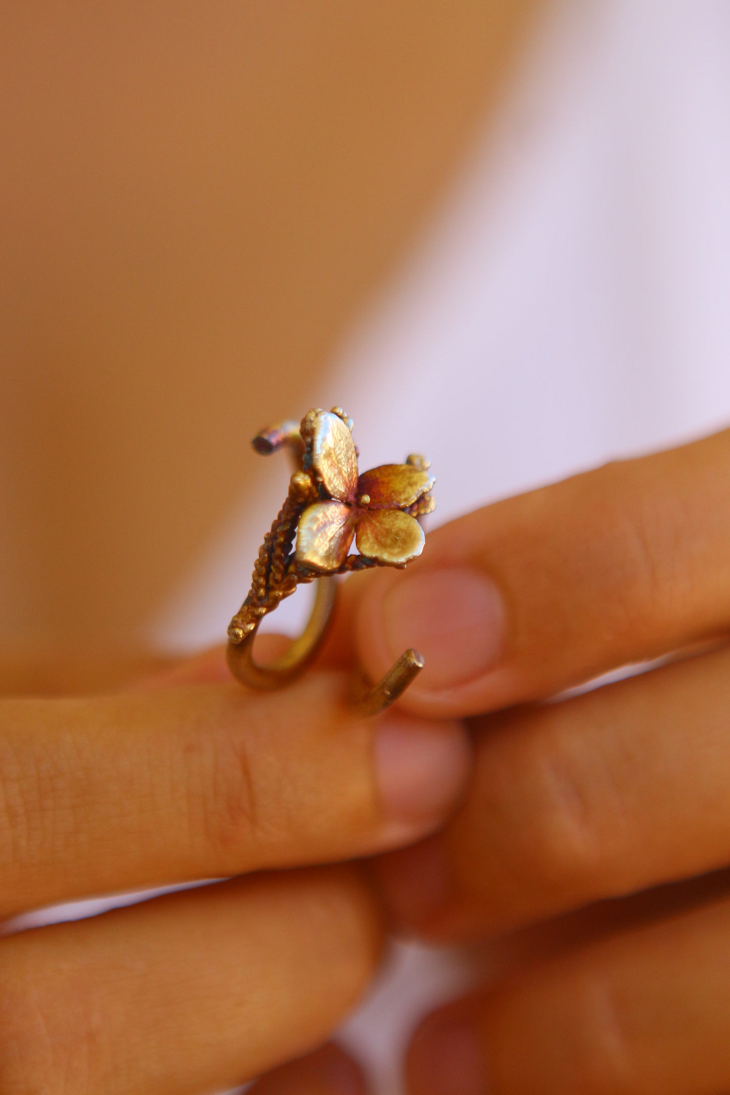 Anel com flor de hortensia