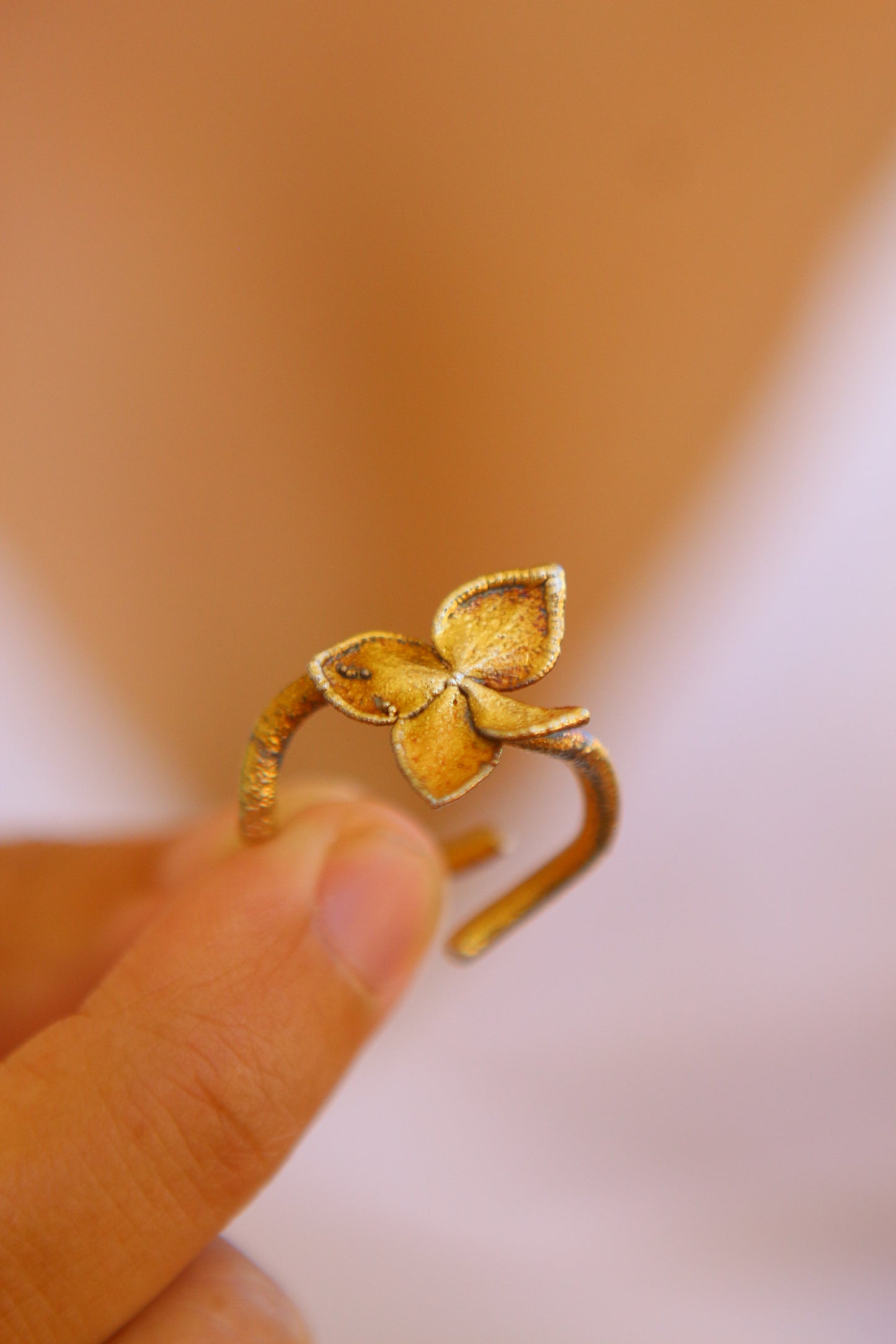 Anel com flor de hortensia